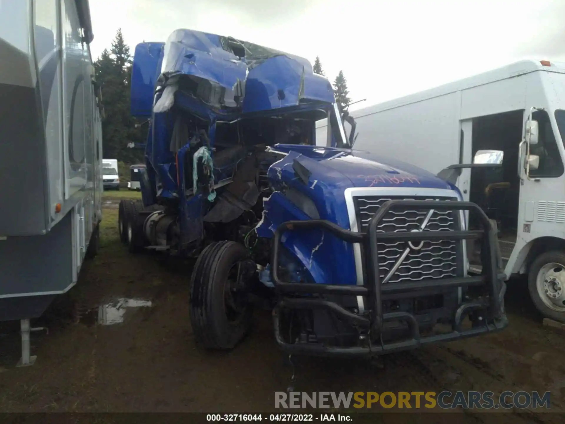 1 Photograph of a damaged car 4V4NC9EH3LN238498 VOLVO VN 2020