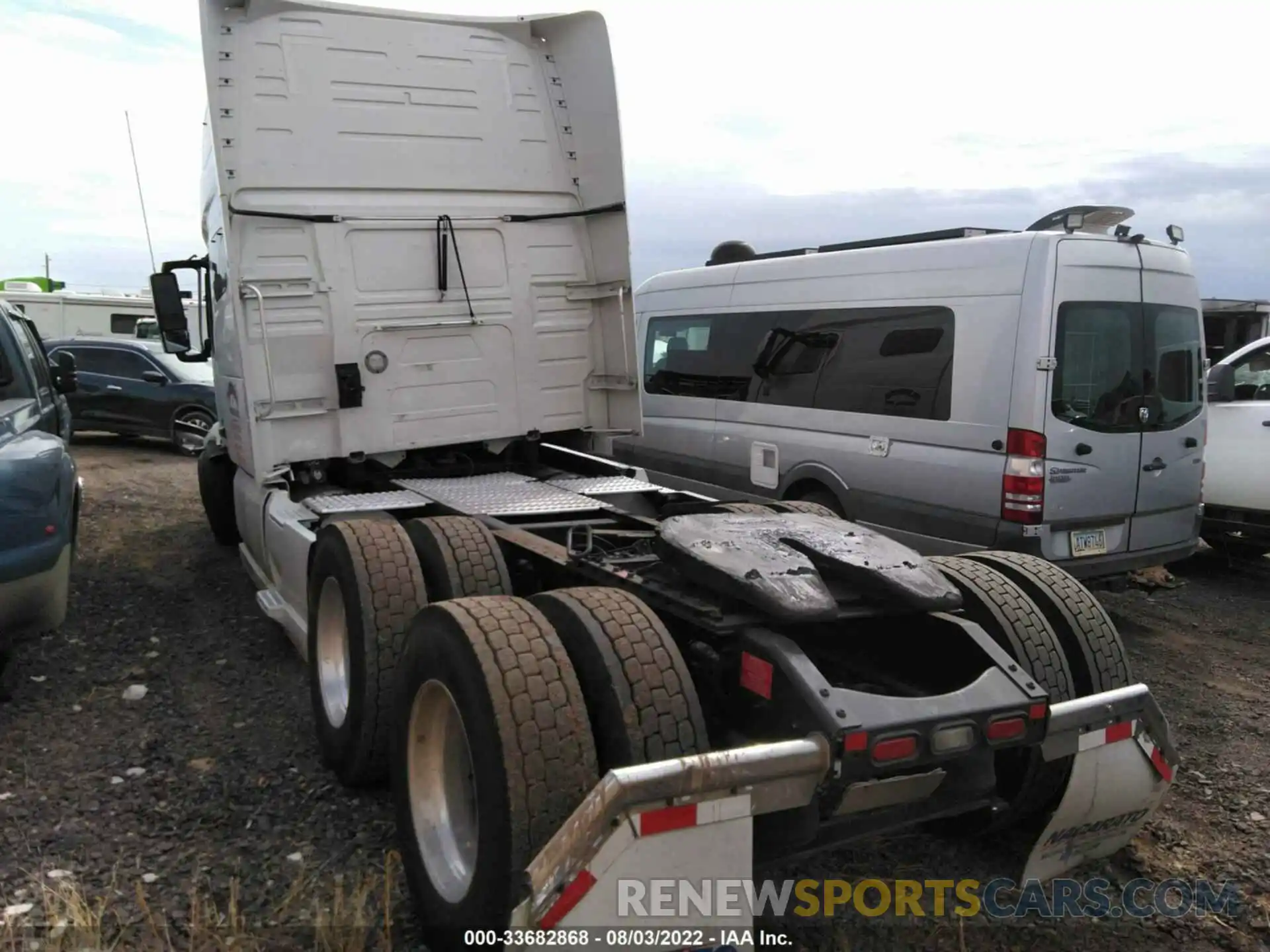 3 Photograph of a damaged car 4V4NC9EH5LN267324 VOLVO VN 2020