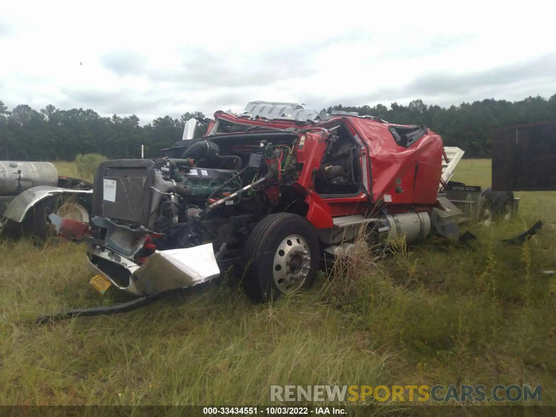 2 Photograph of a damaged car 4V4NC9EH5LP233576 VOLVO VN 2020