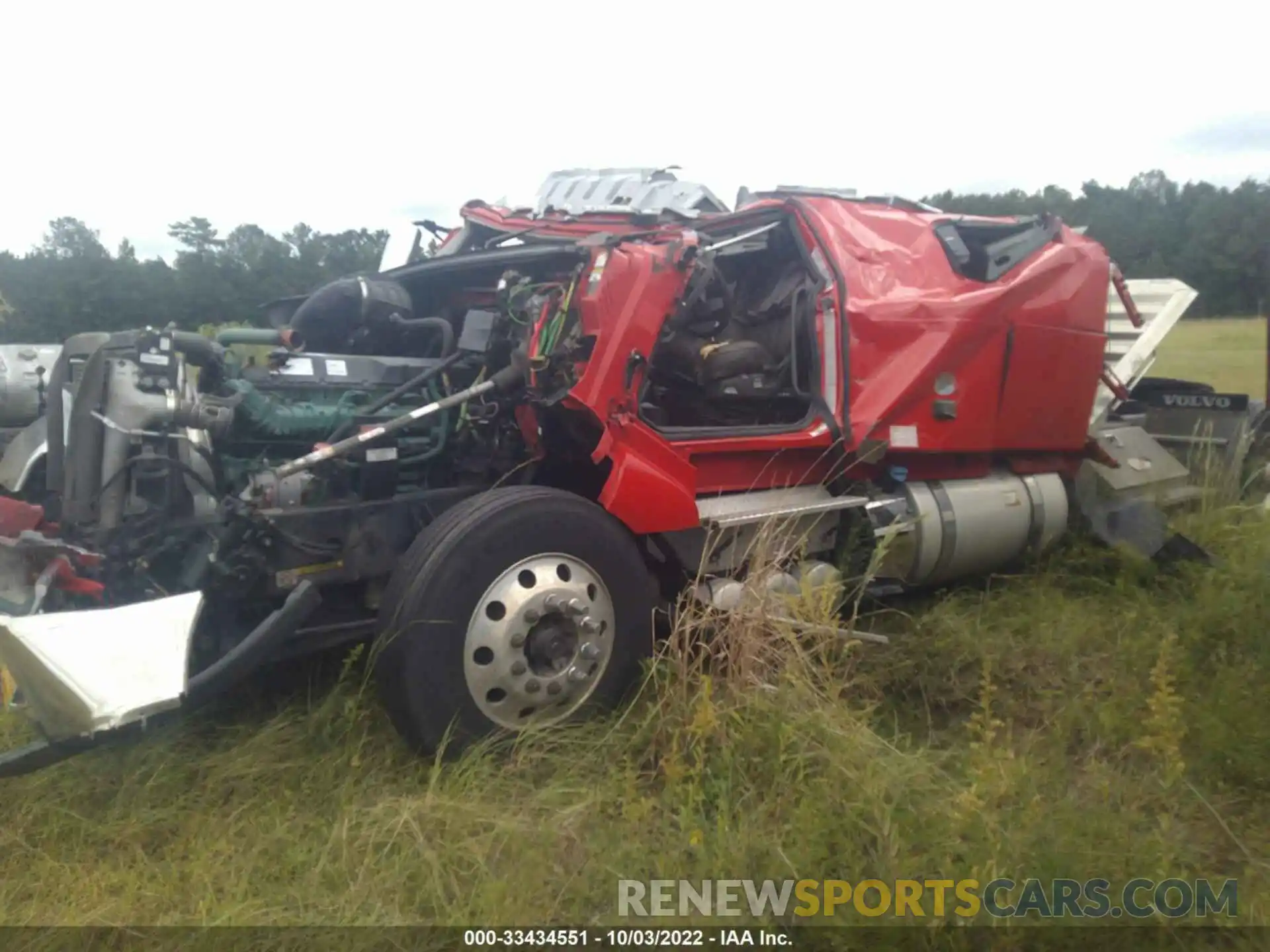 8 Photograph of a damaged car 4V4NC9EH5LP233576 VOLVO VN 2020