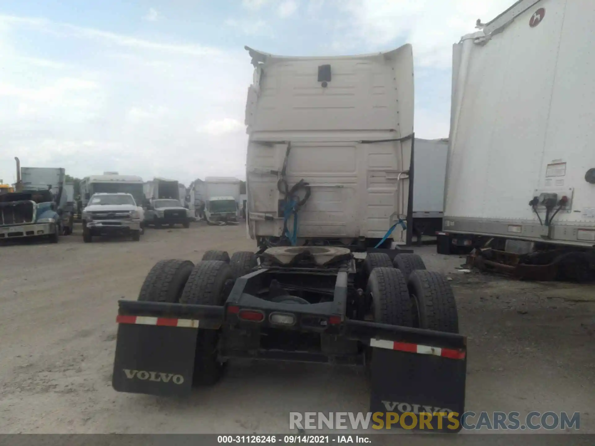 7 Фотография поврежденного автомобиля 4V4NC9EH6LN226443 VOLVO VN 2020