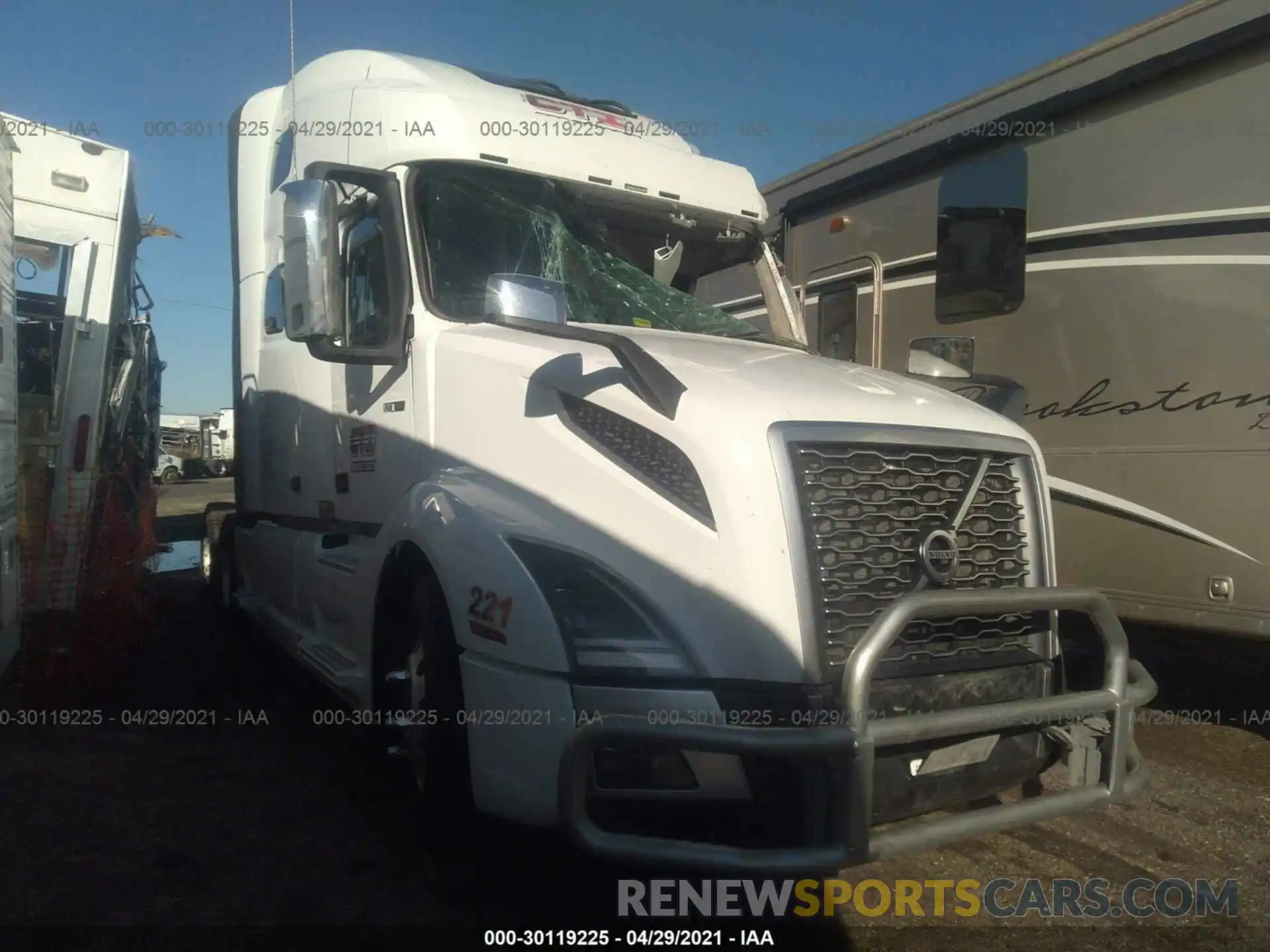 1 Photograph of a damaged car 4V4NC9EH6LN228760 VOLVO VN 2020