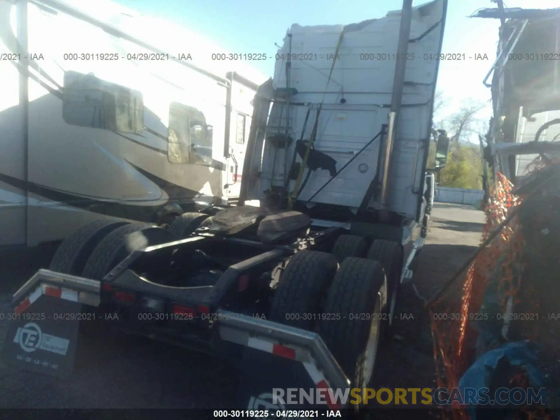 4 Photograph of a damaged car 4V4NC9EH6LN228760 VOLVO VN 2020