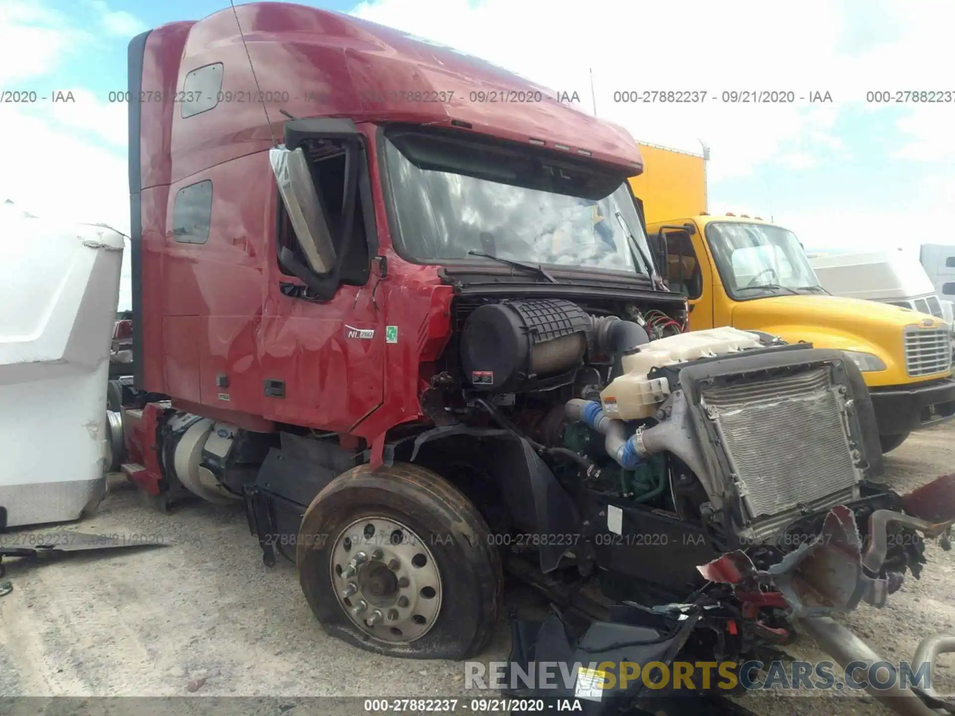 1 Photograph of a damaged car 4V4NC9EH7LN234597 VOLVO VN 2020