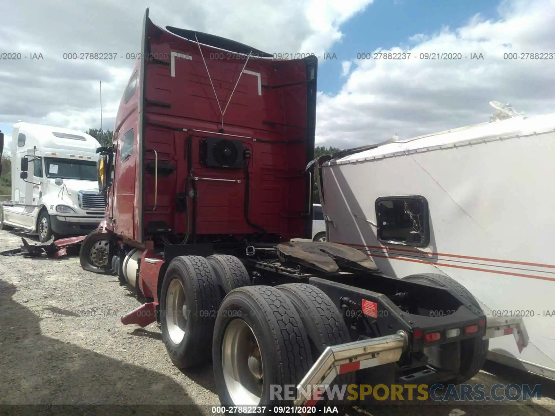 3 Photograph of a damaged car 4V4NC9EH7LN234597 VOLVO VN 2020