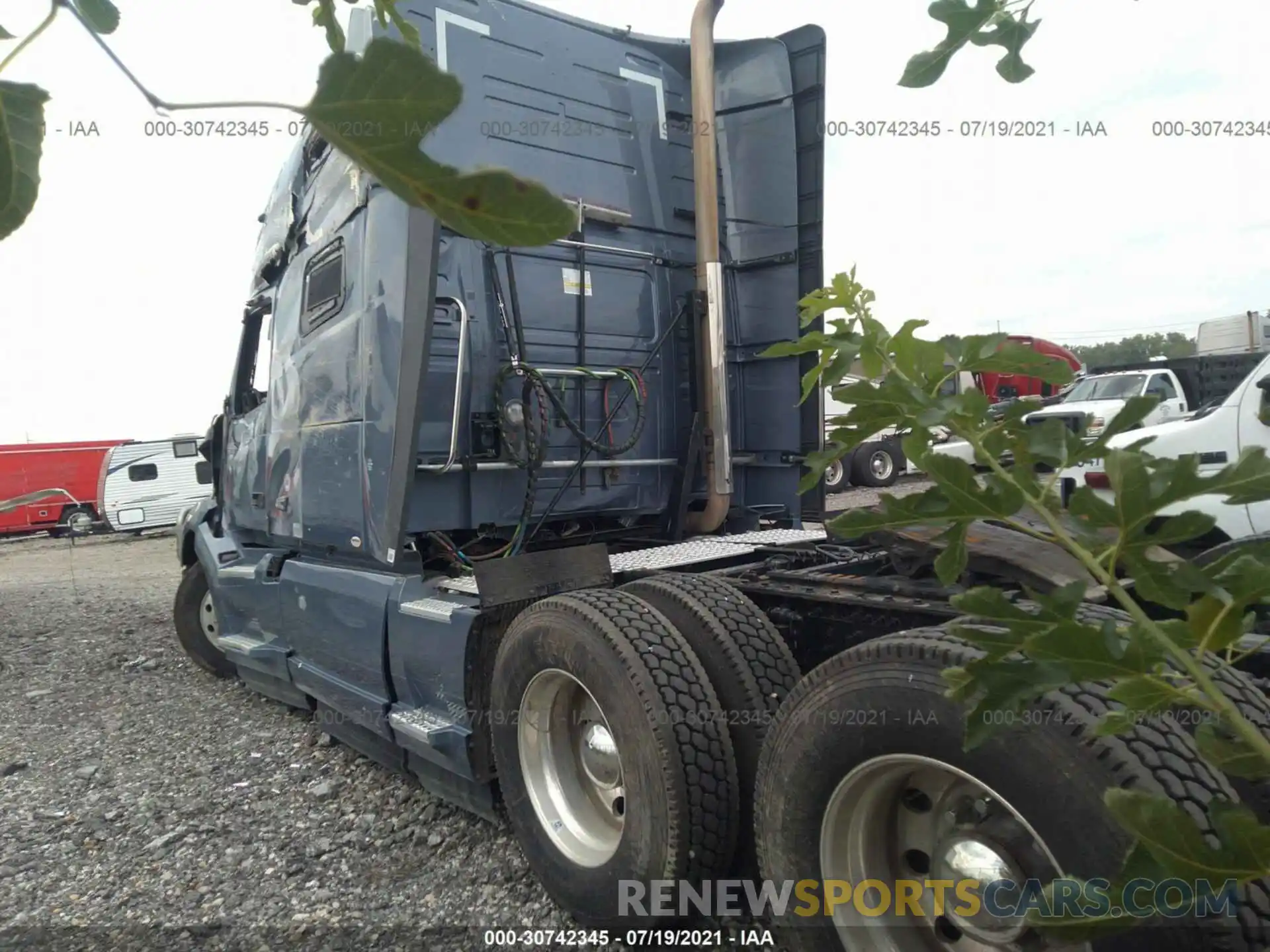 3 Фотография поврежденного автомобиля 4V4NC9EH9LN228199 VOLVO VN 2020