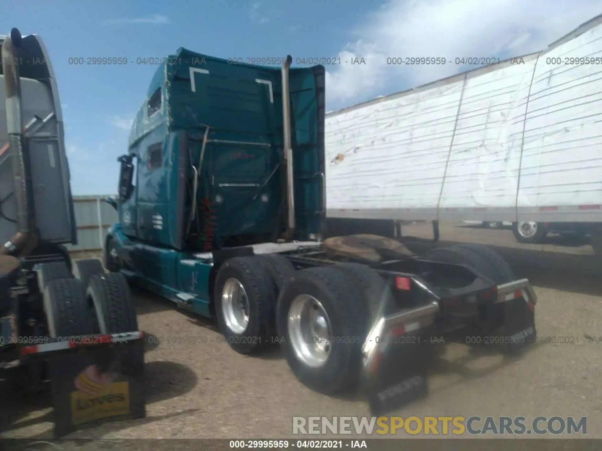 3 Photograph of a damaged car 4V4NC9EJ3LN270550 VOLVO VN 2020