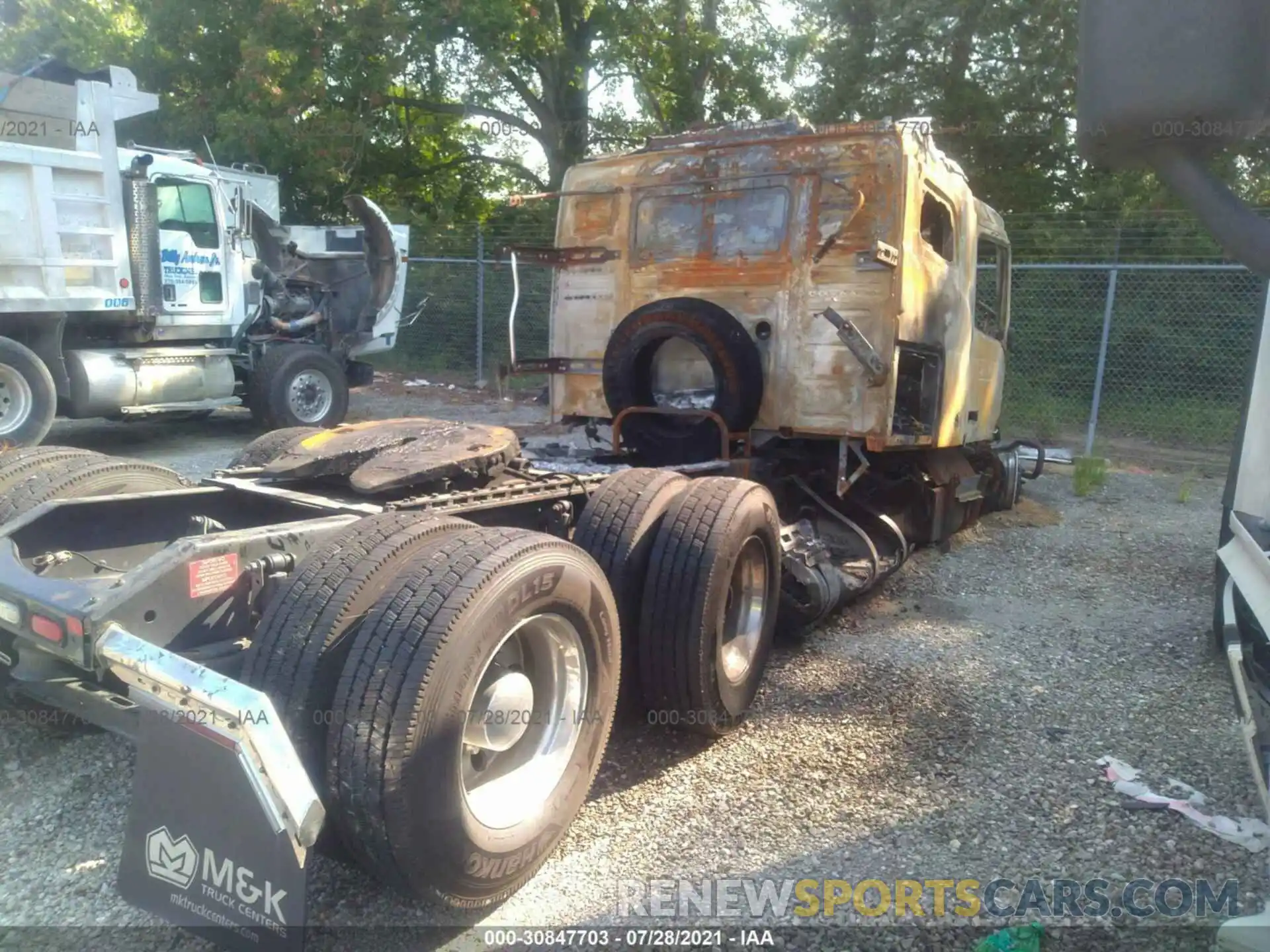 4 Photograph of a damaged car 4V4NC9EJ5LN209586 VOLVO VN 2020