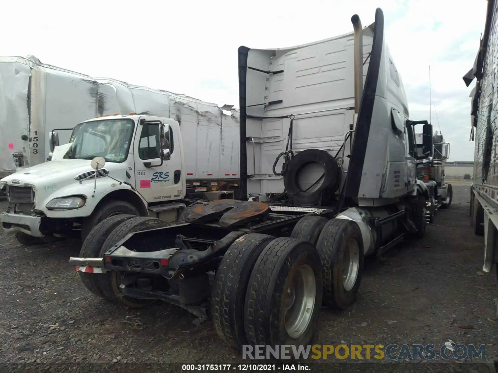 4 Photograph of a damaged car 4V4NC9EJ6LN231340 VOLVO VN 2020