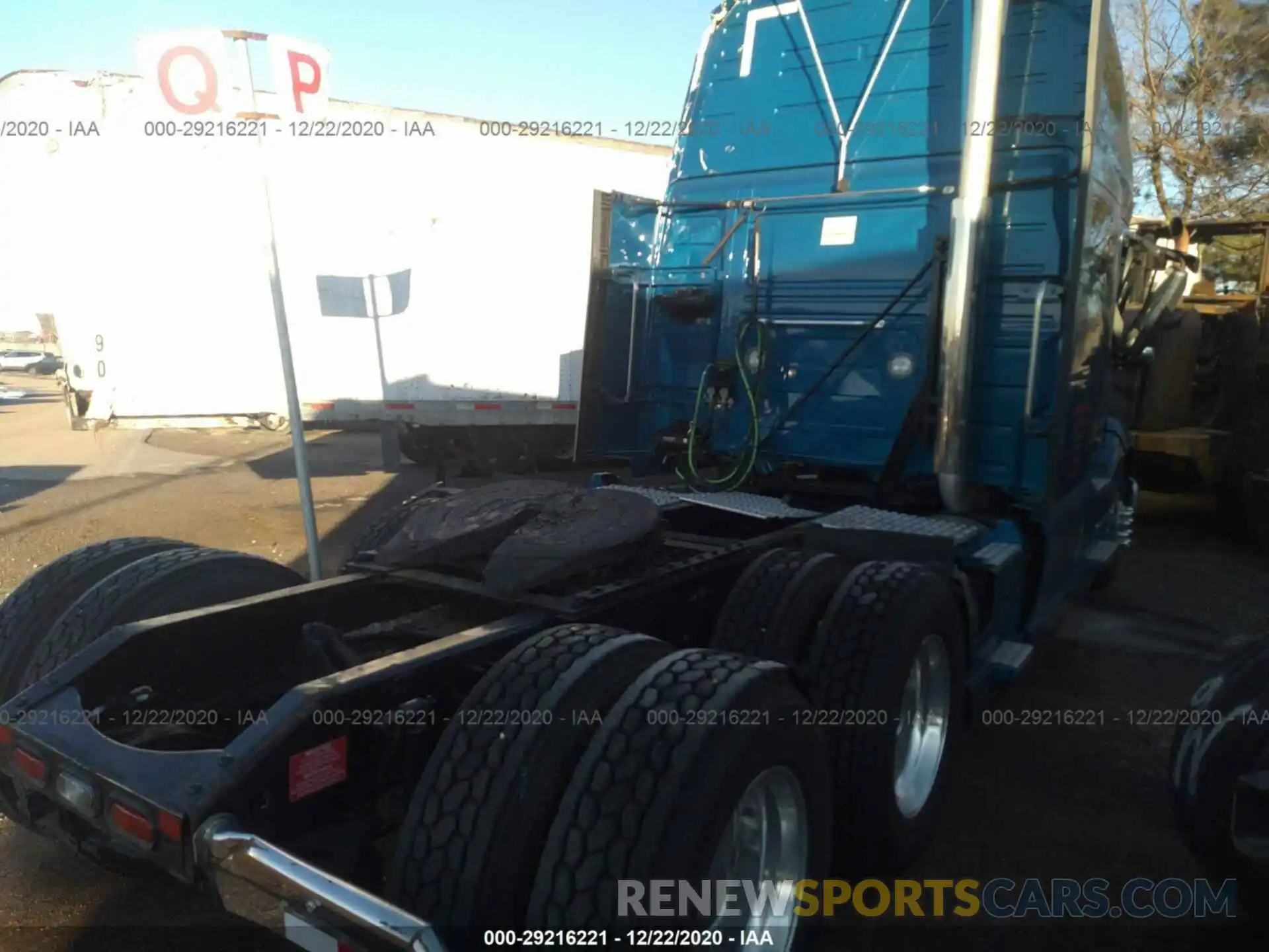 4 Photograph of a damaged car 4V4NC9EH2MN228773 VOLVO VN 2021