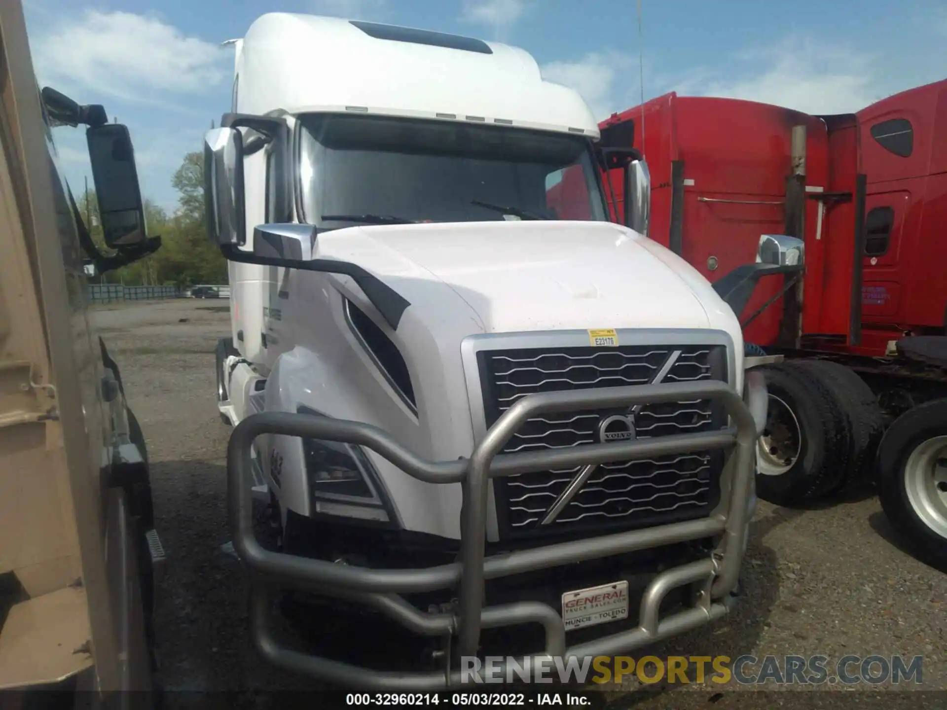 1 Photograph of a damaged car 4V4NC9EH3MN262933 VOLVO VN 2021