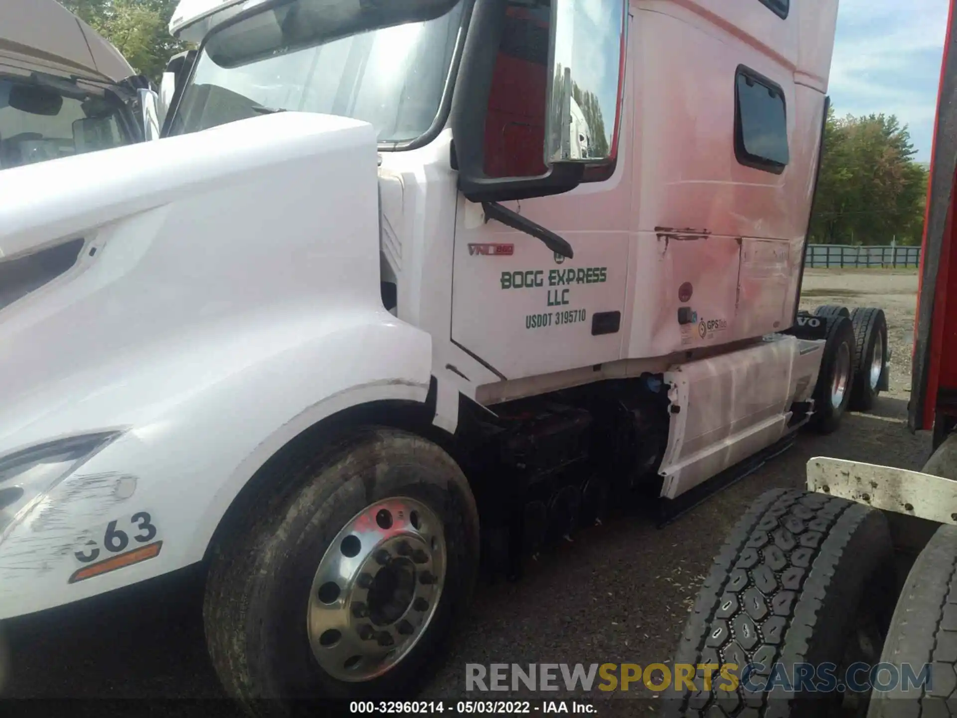 12 Photograph of a damaged car 4V4NC9EH3MN262933 VOLVO VN 2021