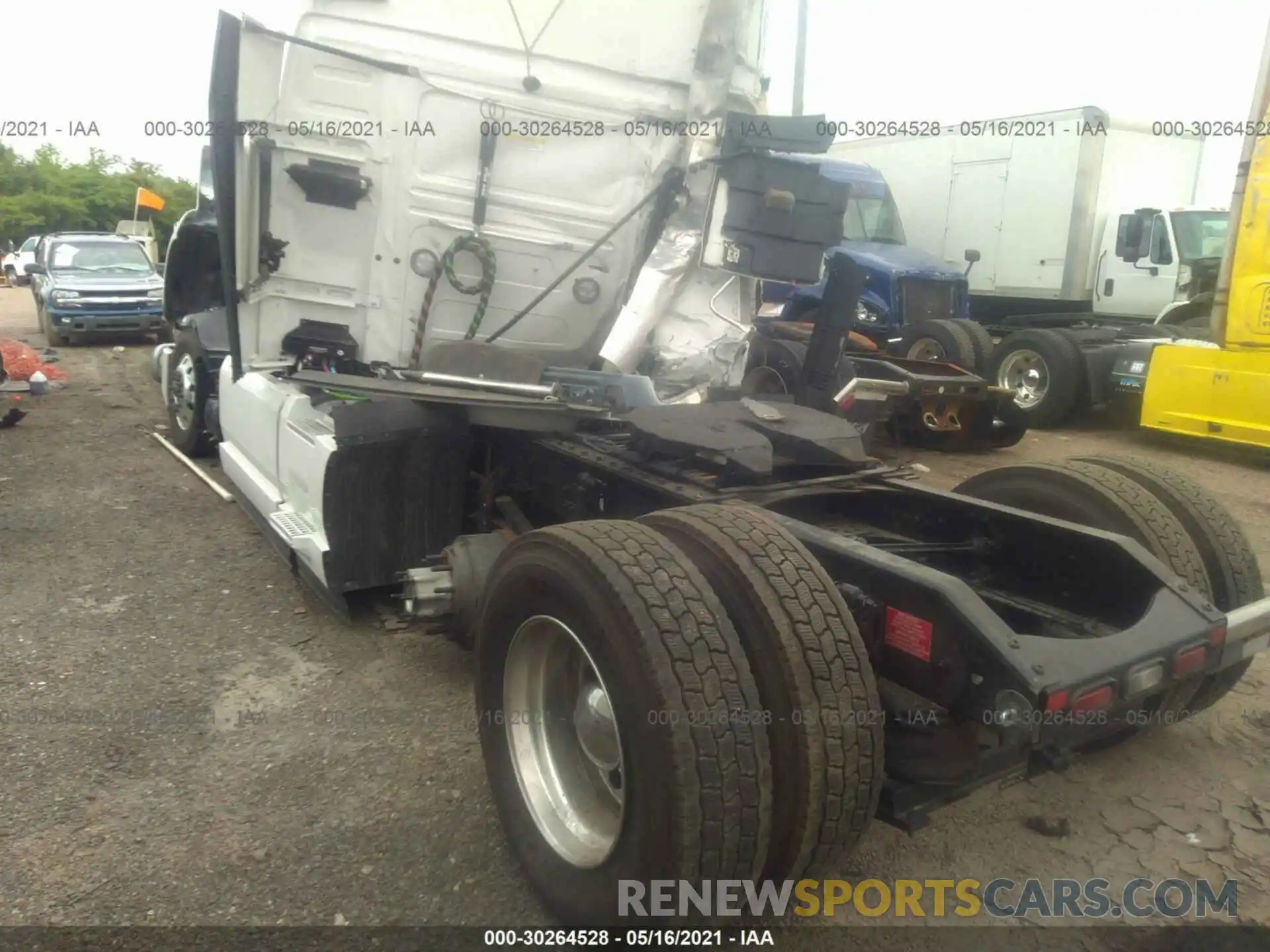 3 Photograph of a damaged car 4V4NC9EH0NN290626 VOLVO VN 2022