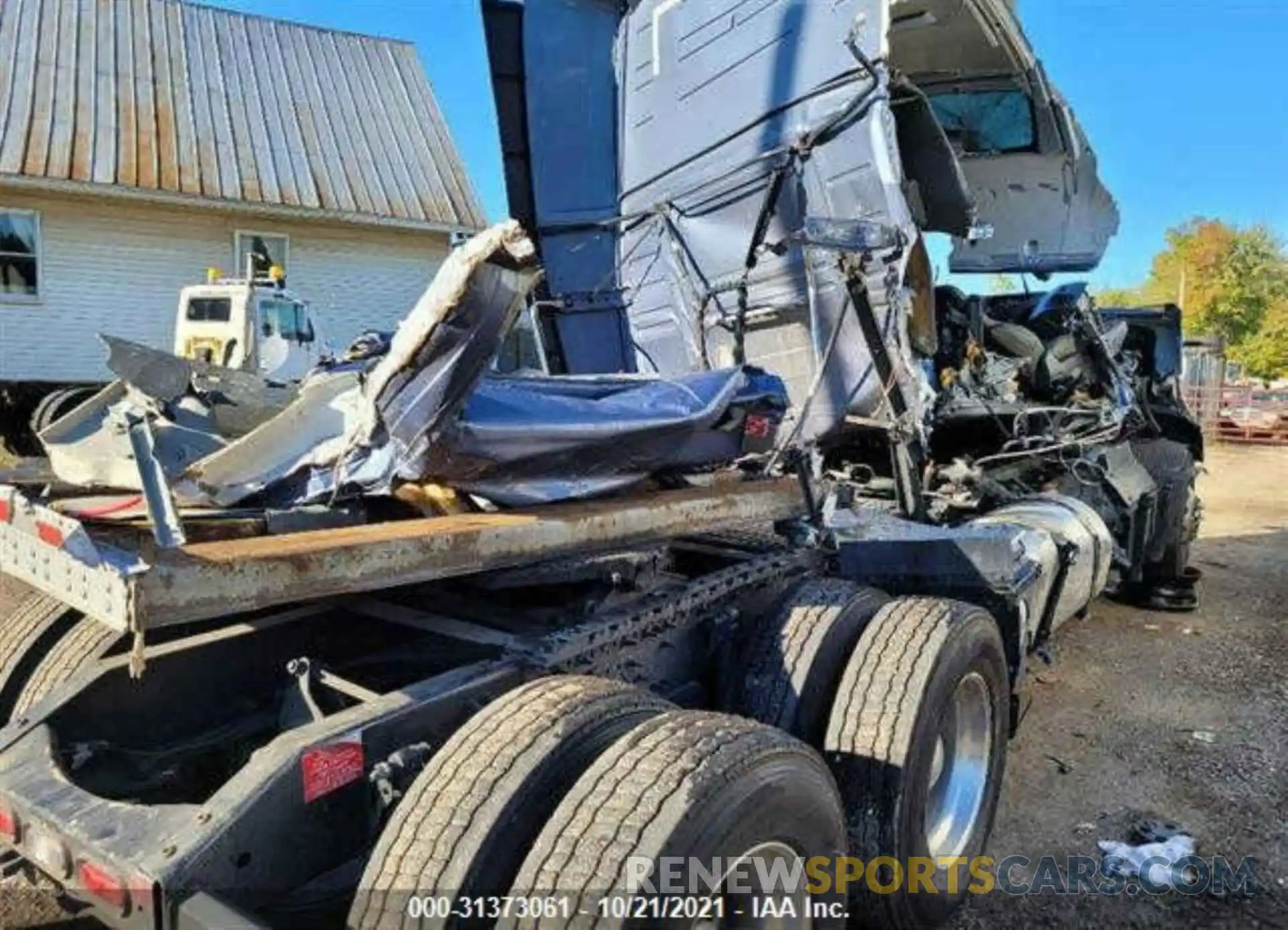 4 Photograph of a damaged car 4V4NC9EH7NN291272 VOLVO VN 2022