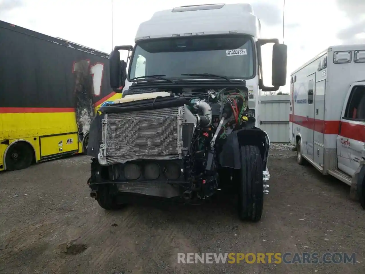 9 Photograph of a damaged car 4V4NC9EH8NN602658 VOLVO VN 2022