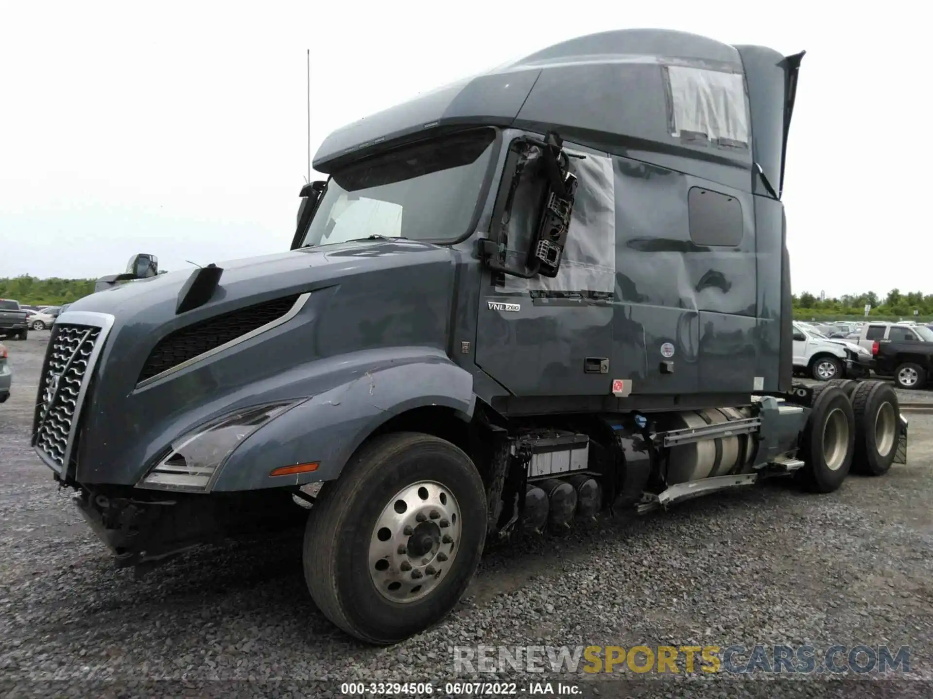 2 Photograph of a damaged car 4V4NC9EH9NN289183 VOLVO VN 2022