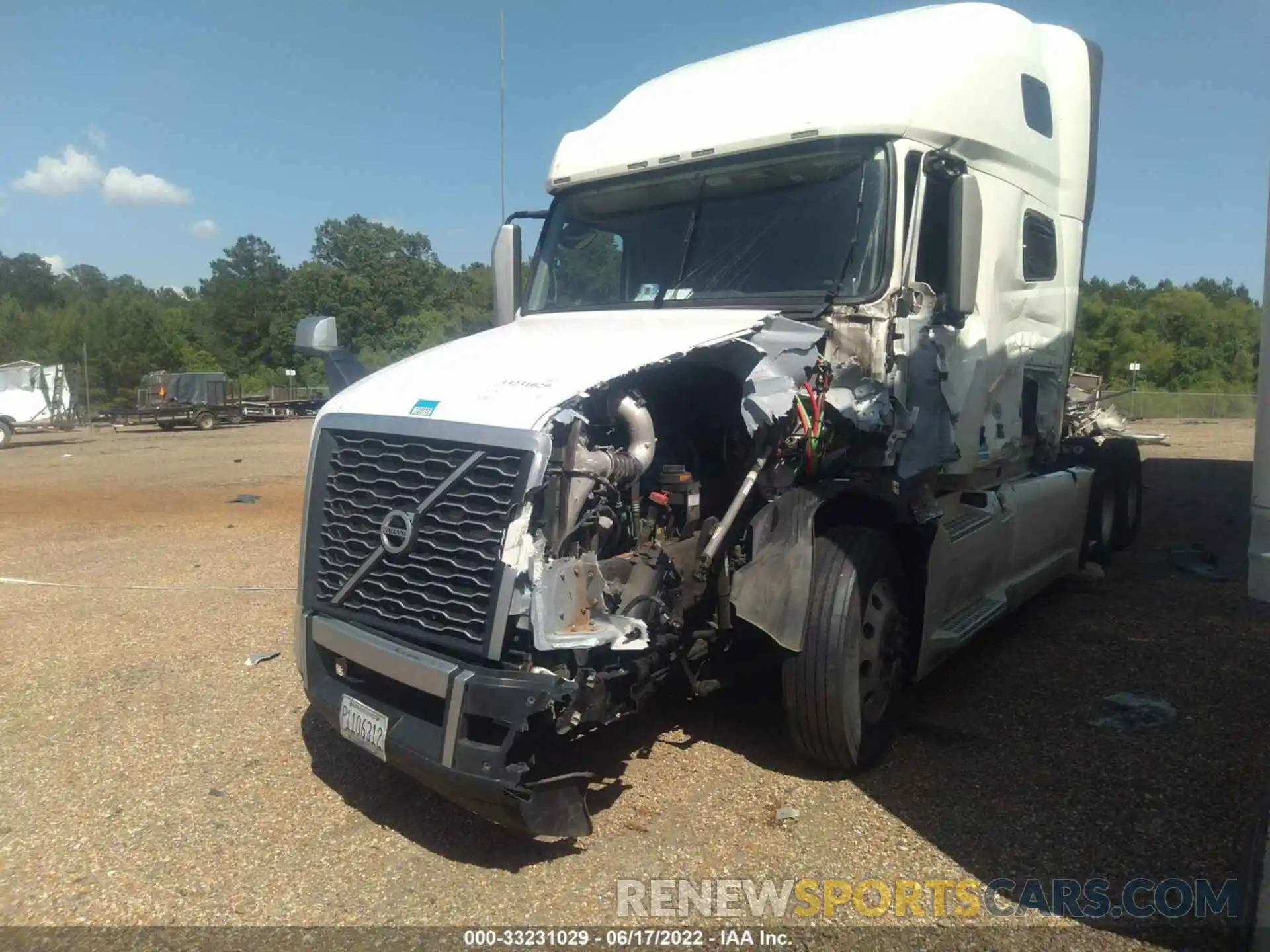 2 Photograph of a damaged car 4V4NC9EH9NN299874 VOLVO VN 2022