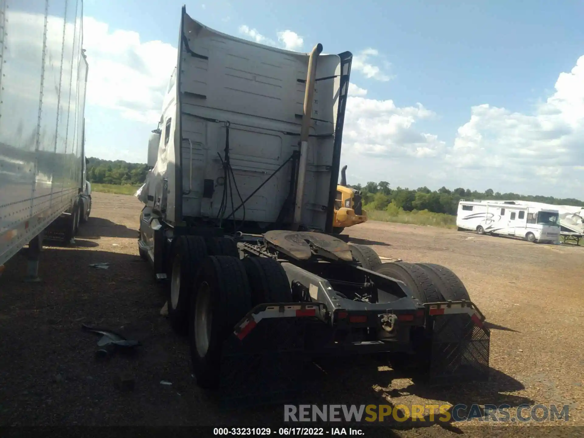 3 Photograph of a damaged car 4V4NC9EH9NN299874 VOLVO VN 2022