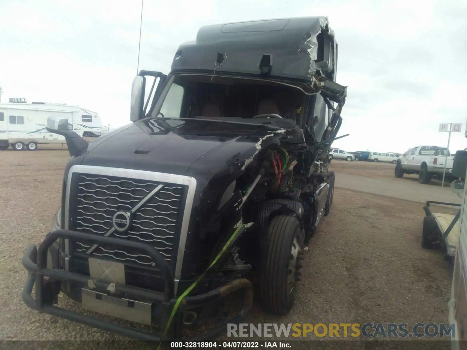 2 Photograph of a damaged car 4V4NC9EJXNN302512 VOLVO VN 2022