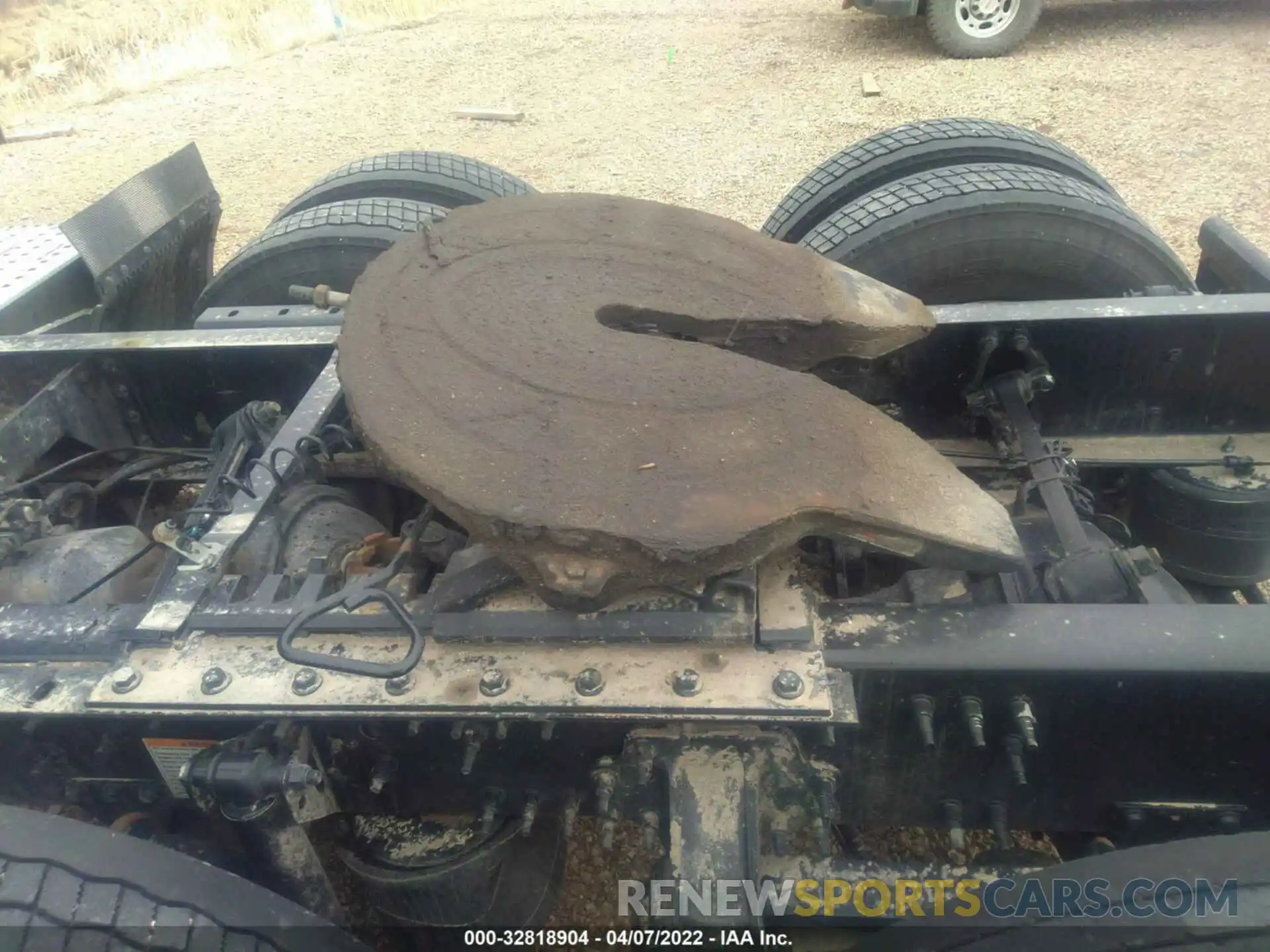 7 Photograph of a damaged car 4V4NC9EJXNN302512 VOLVO VN 2022