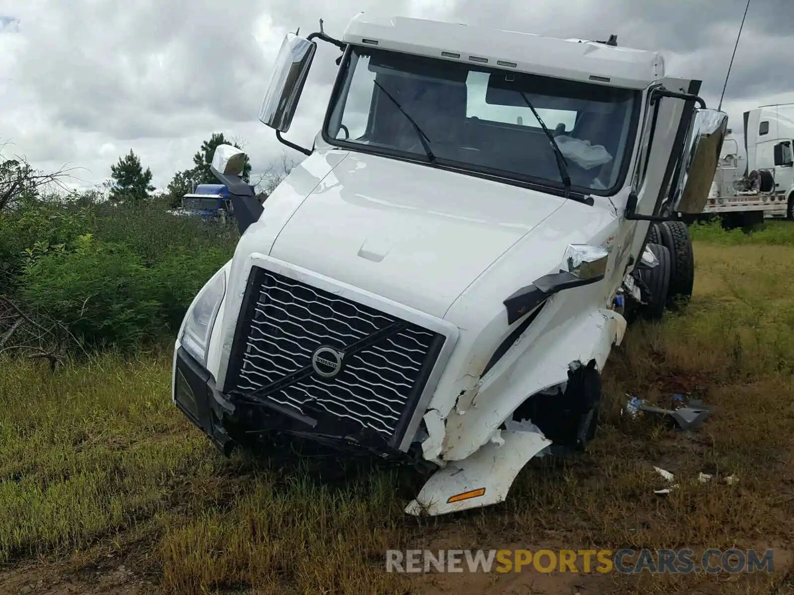 2 Photograph of a damaged car 4V4NB9EHXKN203295 VOLVO VN VNL 2019