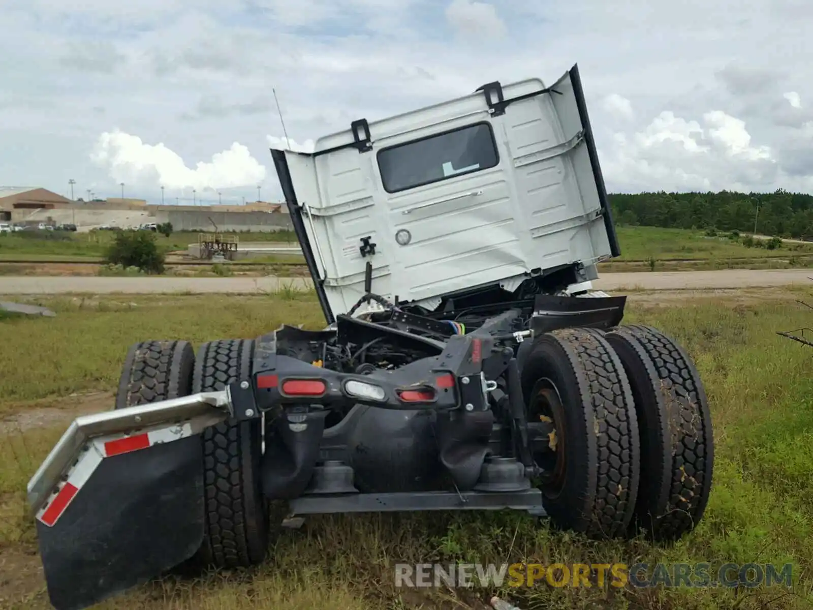 6 Photograph of a damaged car 4V4NB9EHXKN203295 VOLVO VN VNL 2019