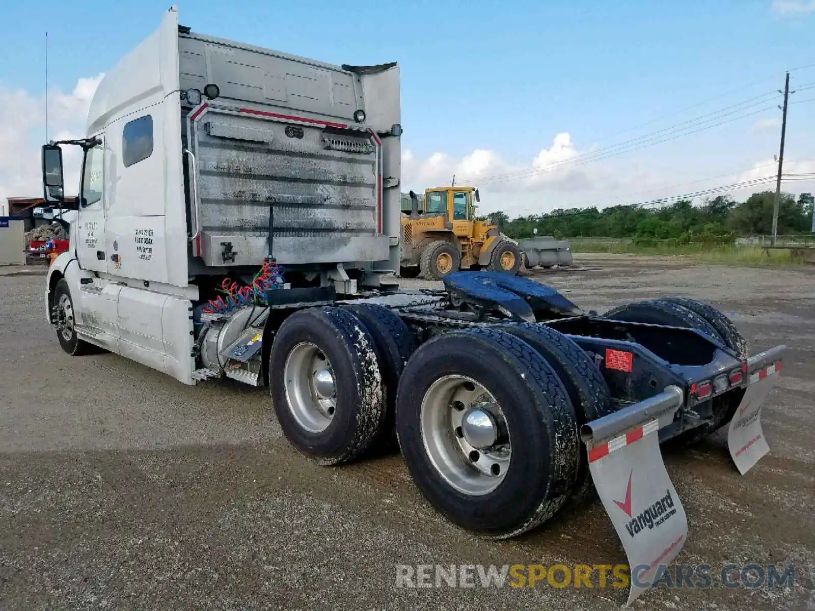 3 Photograph of a damaged car 4V4NC9EH6KN197363 VOLVO VN VNL 2019