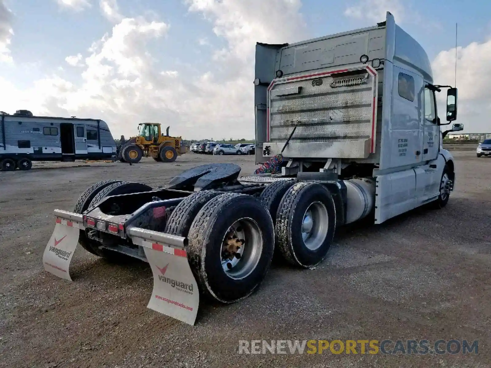 4 Photograph of a damaged car 4V4NC9EH6KN197363 VOLVO VN VNL 2019