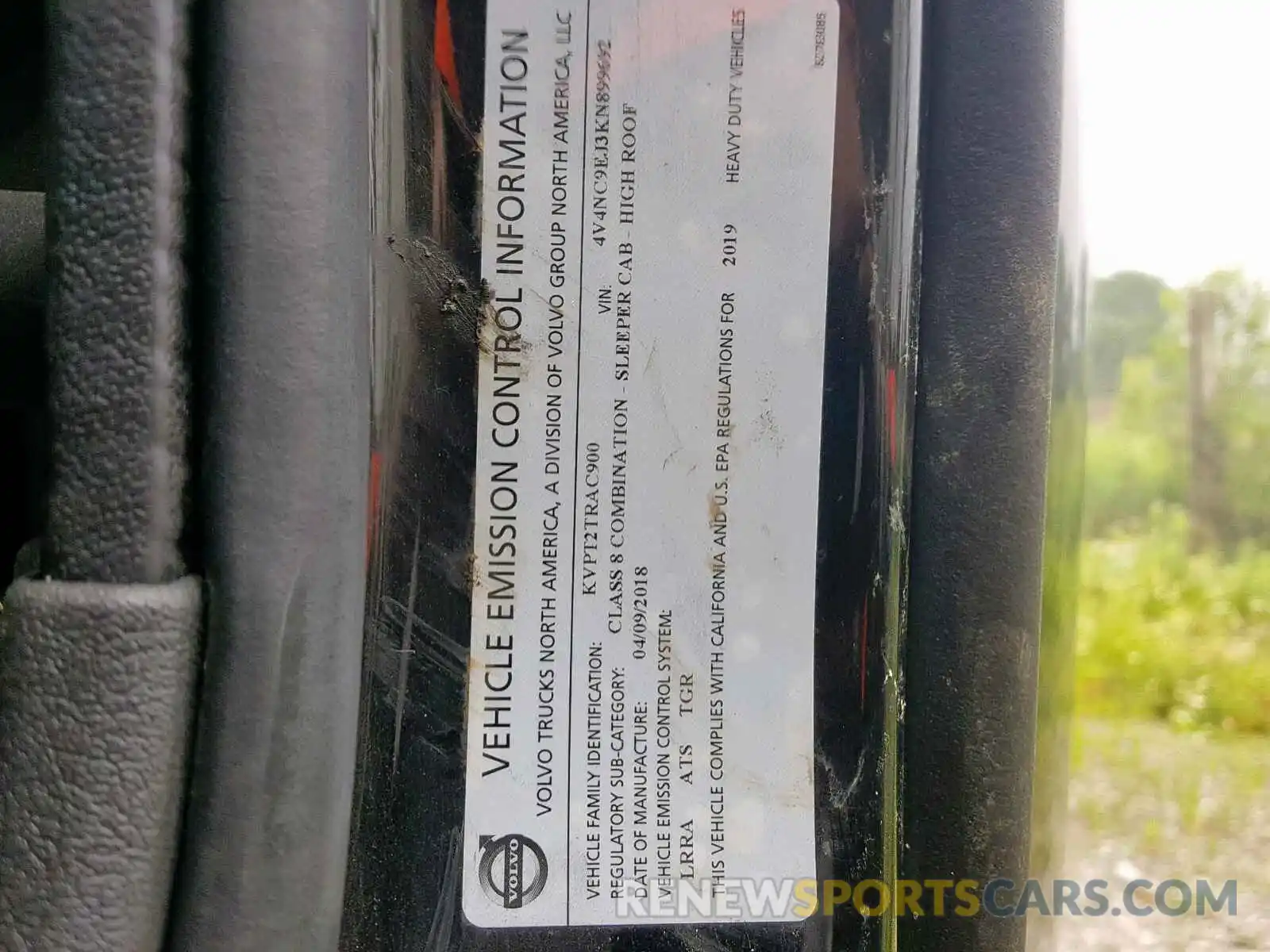 10 Photograph of a damaged car 4V4NC9EJ3KN899692 VOLVO VN VNL 2019