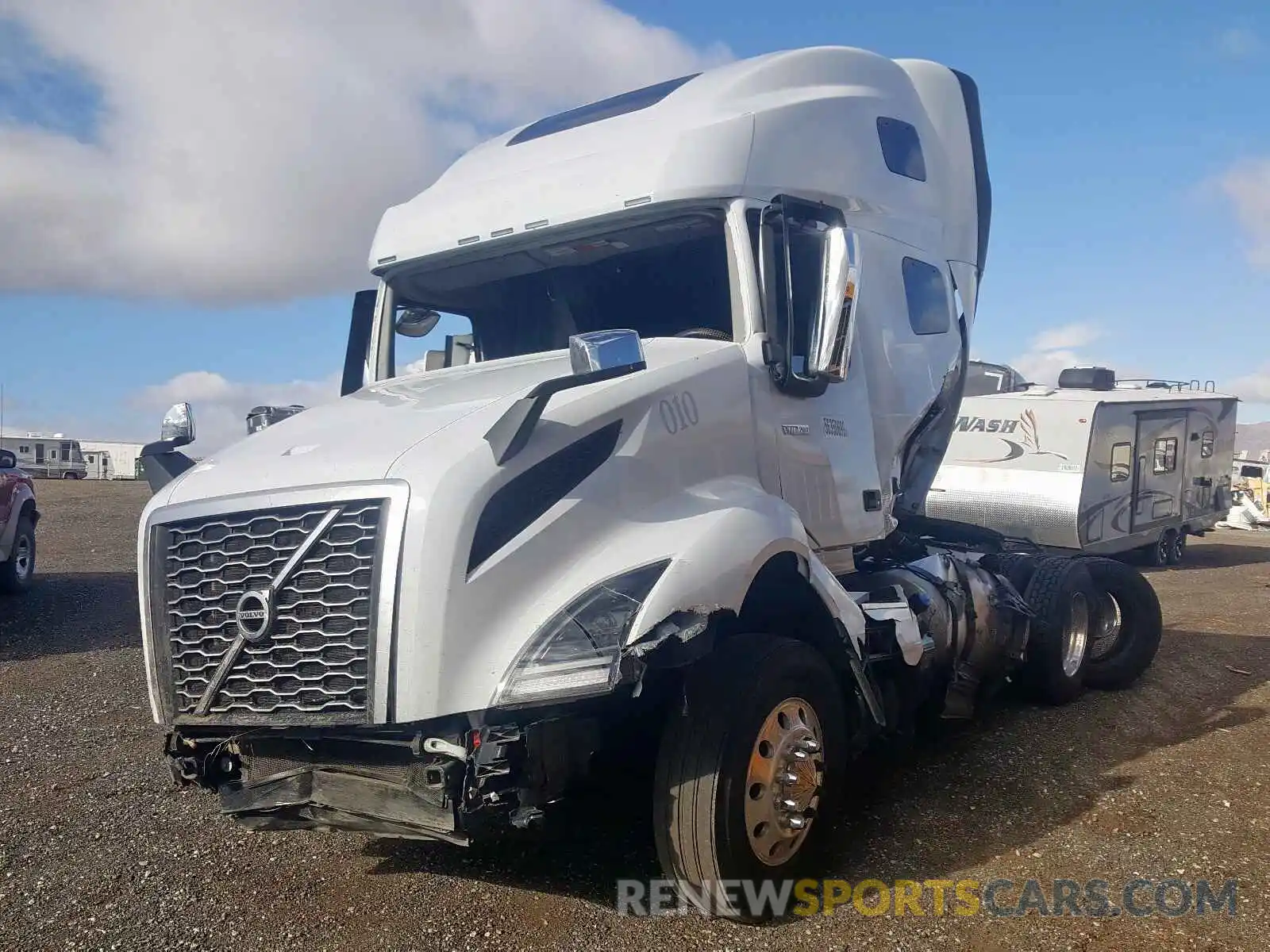 2 Photograph of a damaged car 4V4NC9EJXKN200610 VOLVO VN VNL 2019