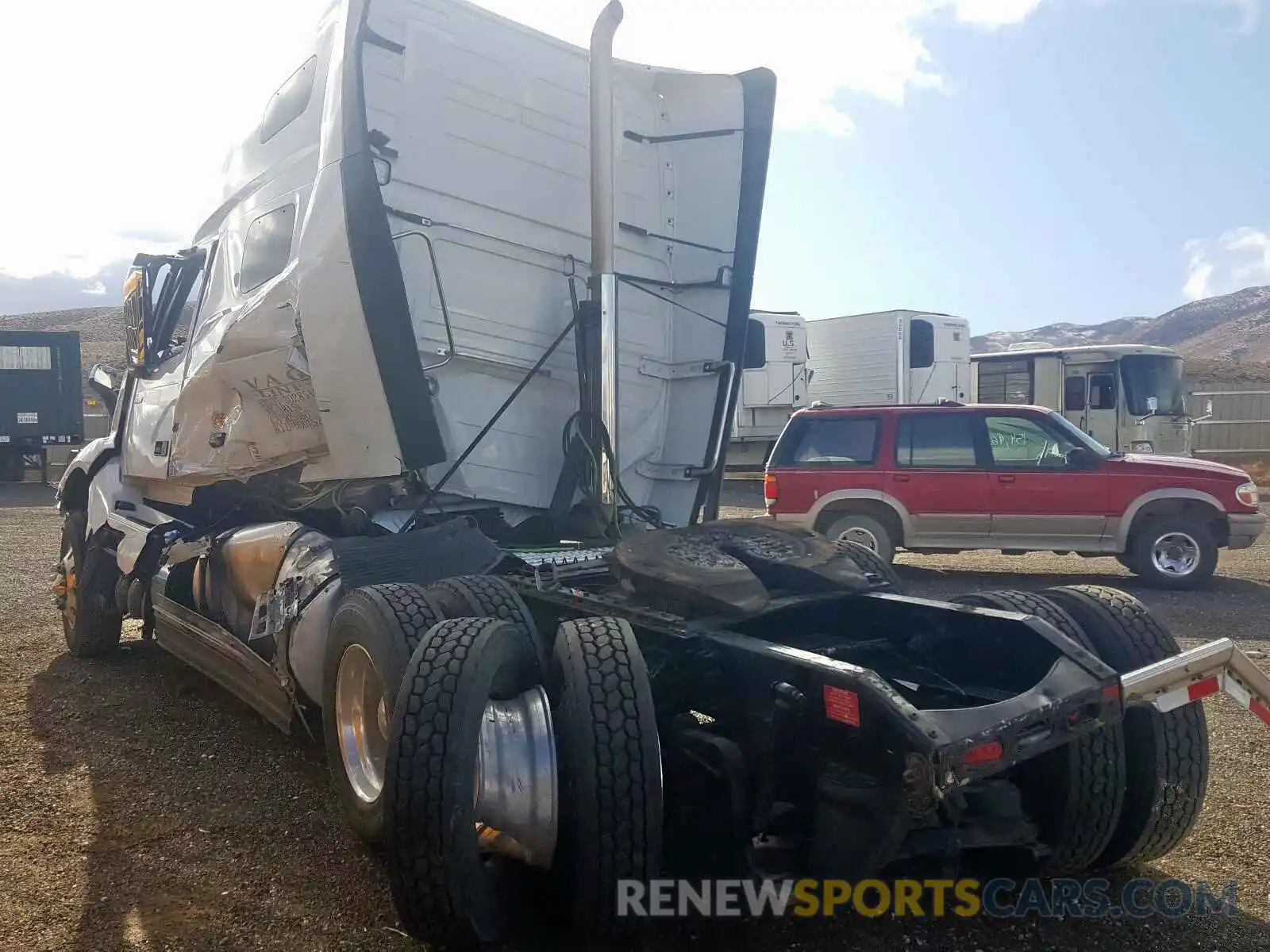 3 Photograph of a damaged car 4V4NC9EJXKN200610 VOLVO VN VNL 2019