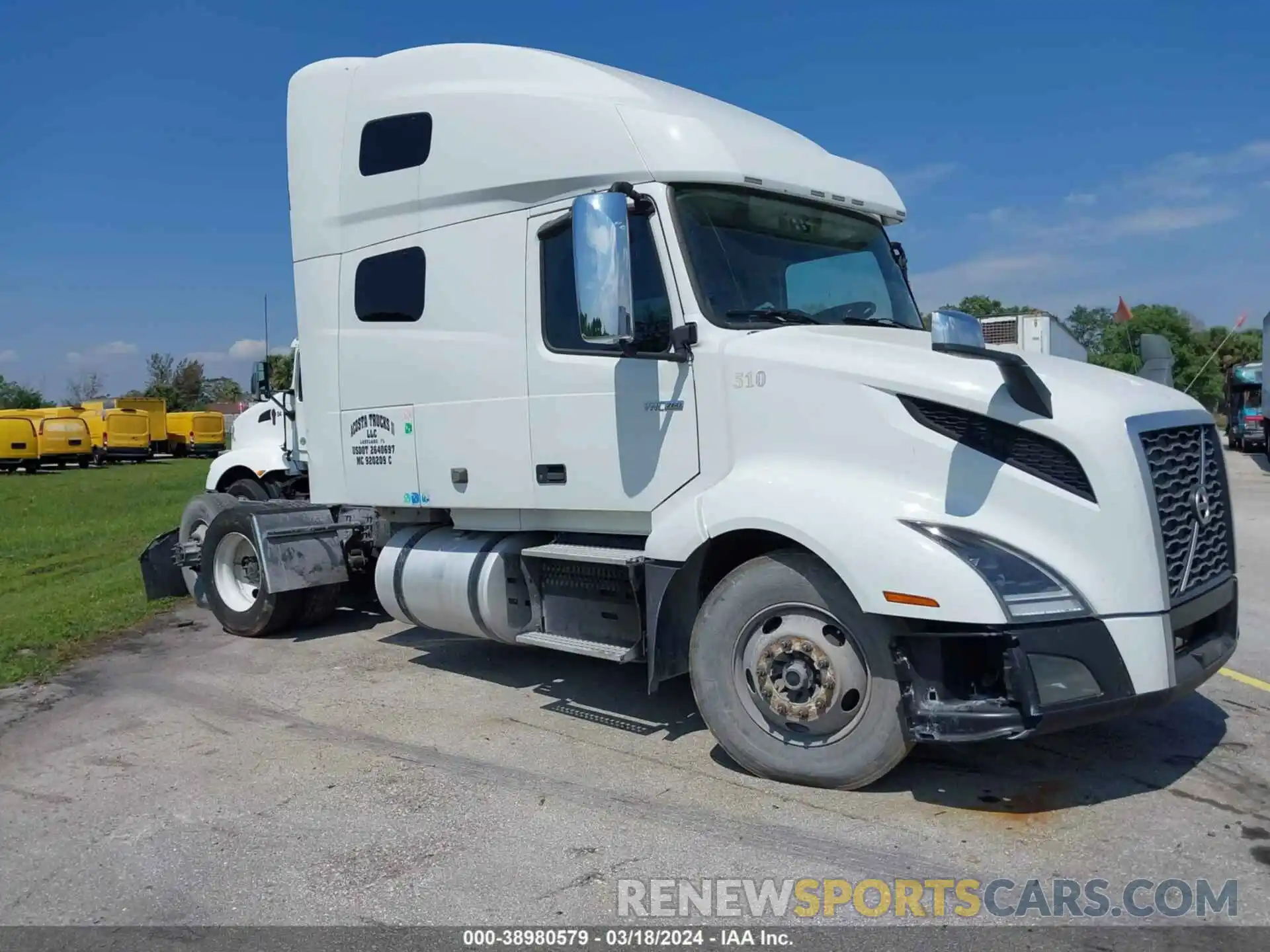 1 Photograph of a damaged car 4V4NC9EH5KN213584 VOLVO VNL 2019