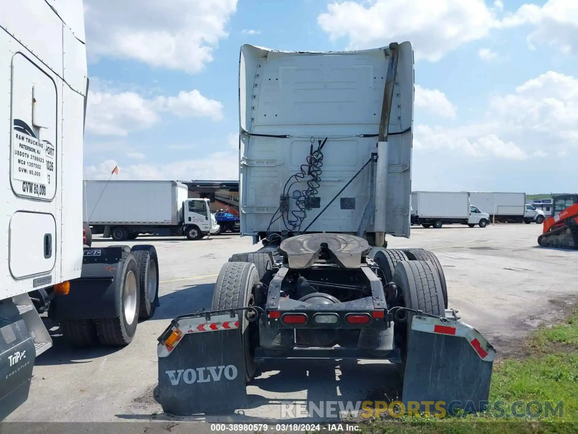 15 Photograph of a damaged car 4V4NC9EH5KN213584 VOLVO VNL 2019