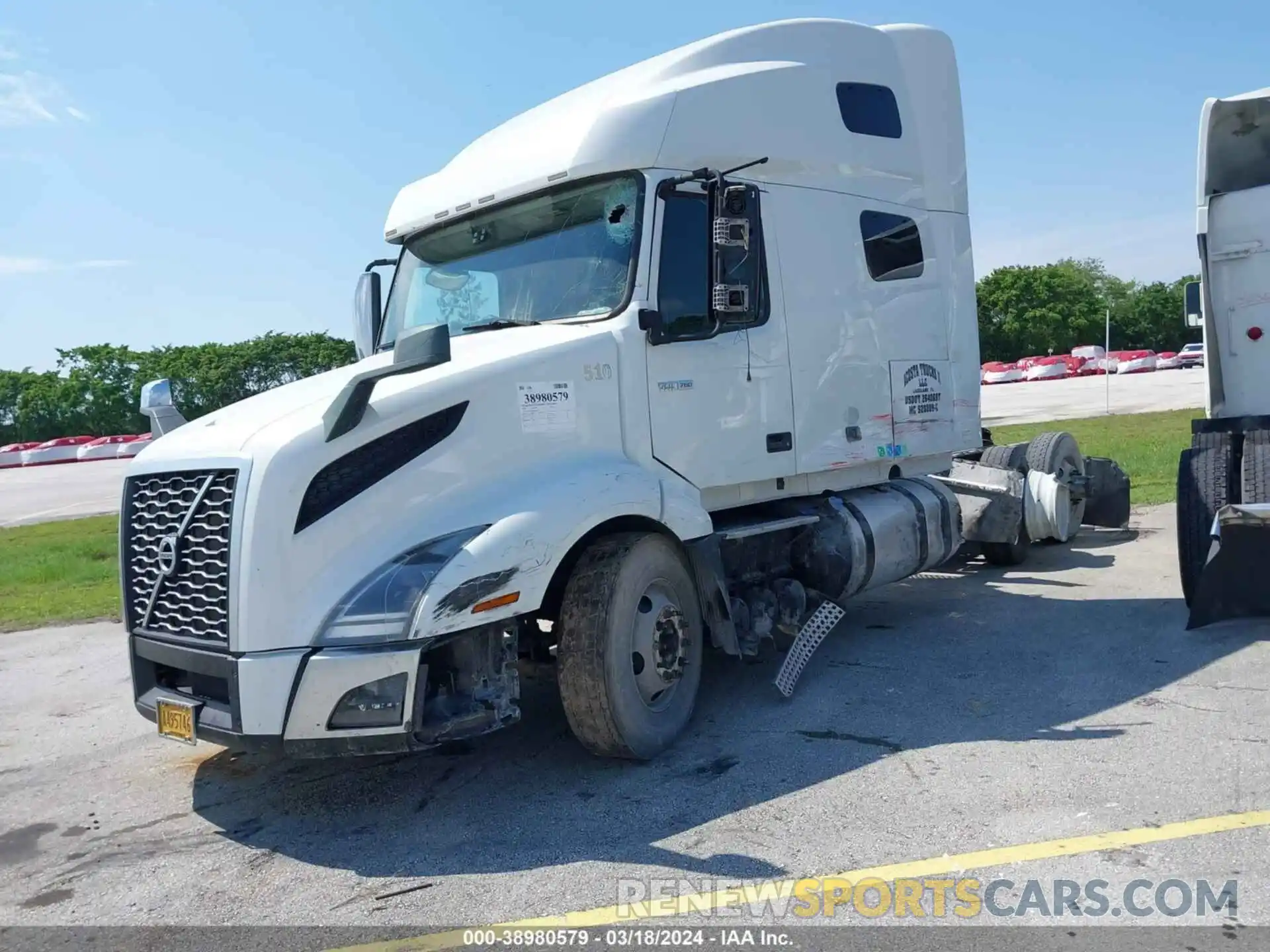 2 Photograph of a damaged car 4V4NC9EH5KN213584 VOLVO VNL 2019