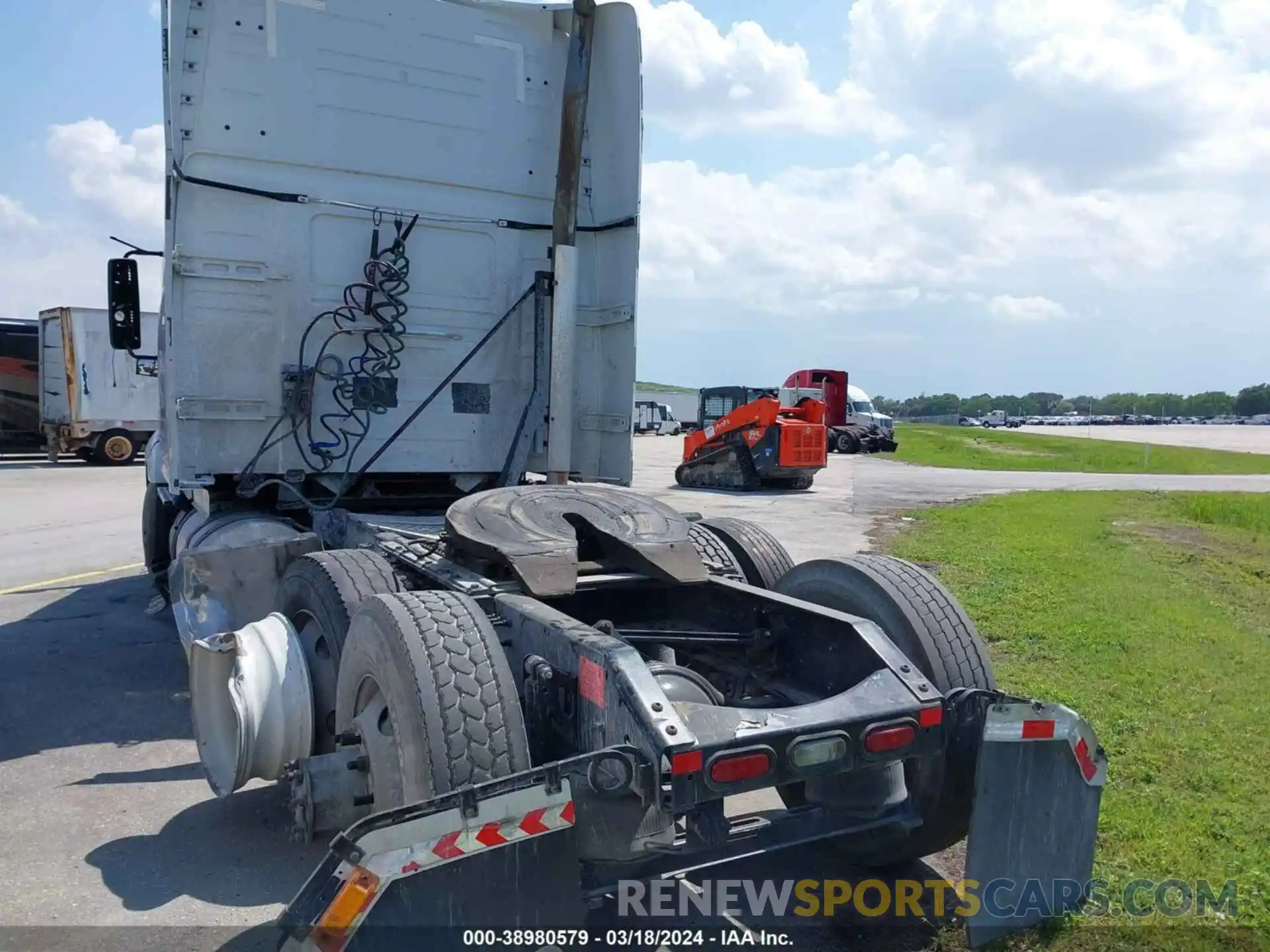 3 Photograph of a damaged car 4V4NC9EH5KN213584 VOLVO VNL 2019