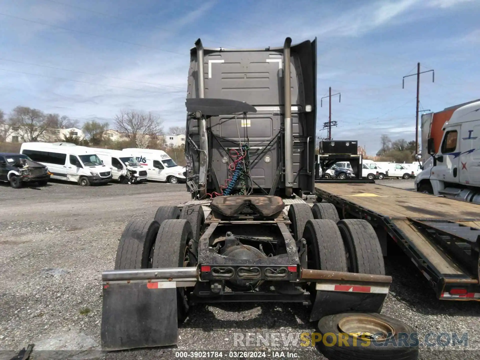 19 Photograph of a damaged car 4V4NC9EH8KN903703 VOLVO VNL 2019