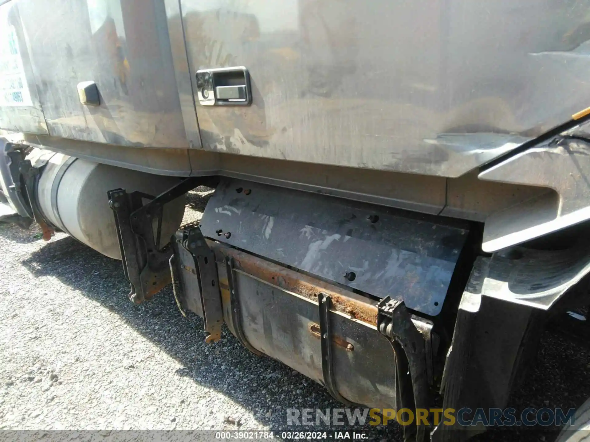 22 Photograph of a damaged car 4V4NC9EH8KN903703 VOLVO VNL 2019