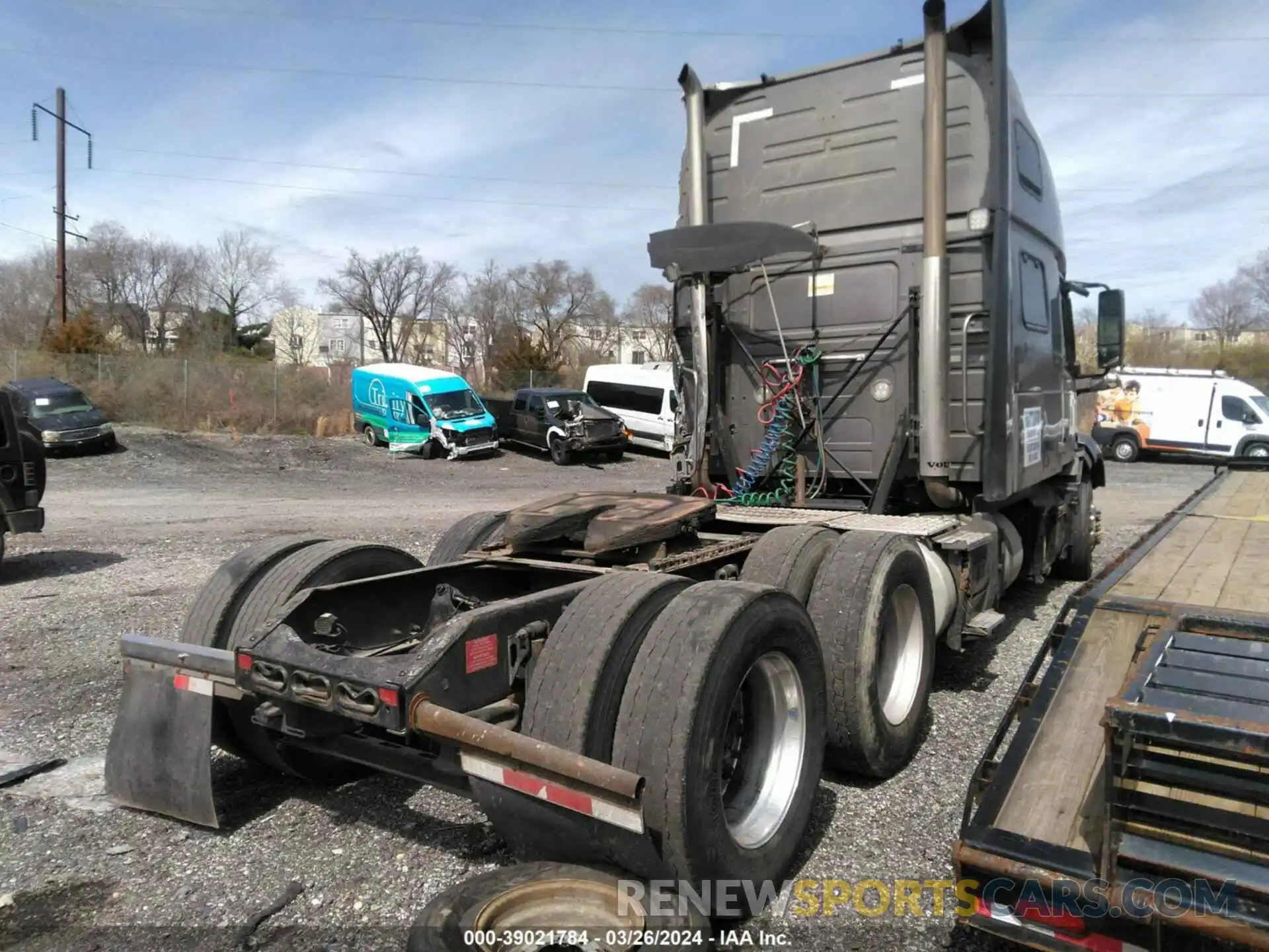 4 Photograph of a damaged car 4V4NC9EH8KN903703 VOLVO VNL 2019