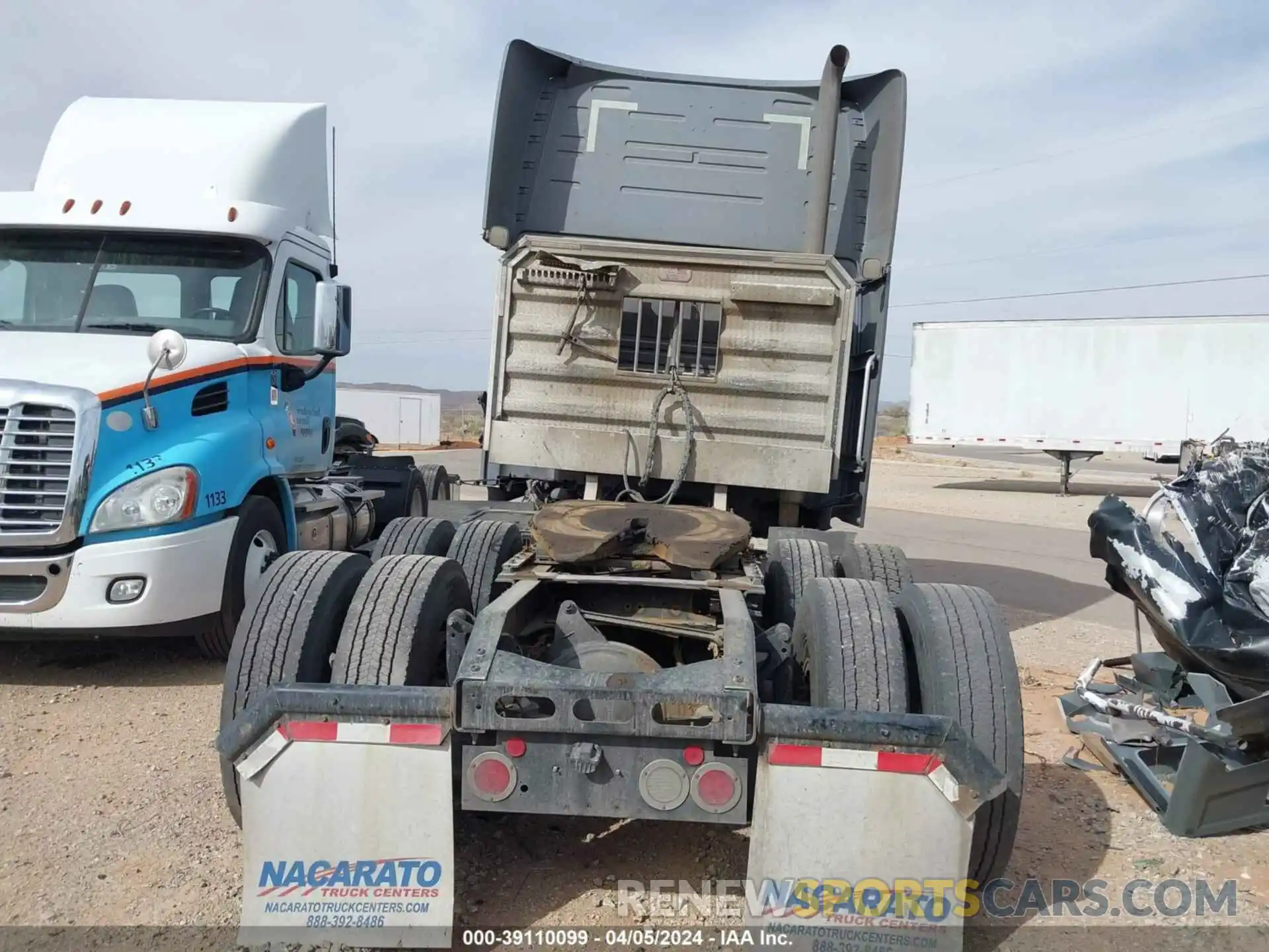 15 Photograph of a damaged car 4V4NC9EH4LN256623 VOLVO VNL 2020