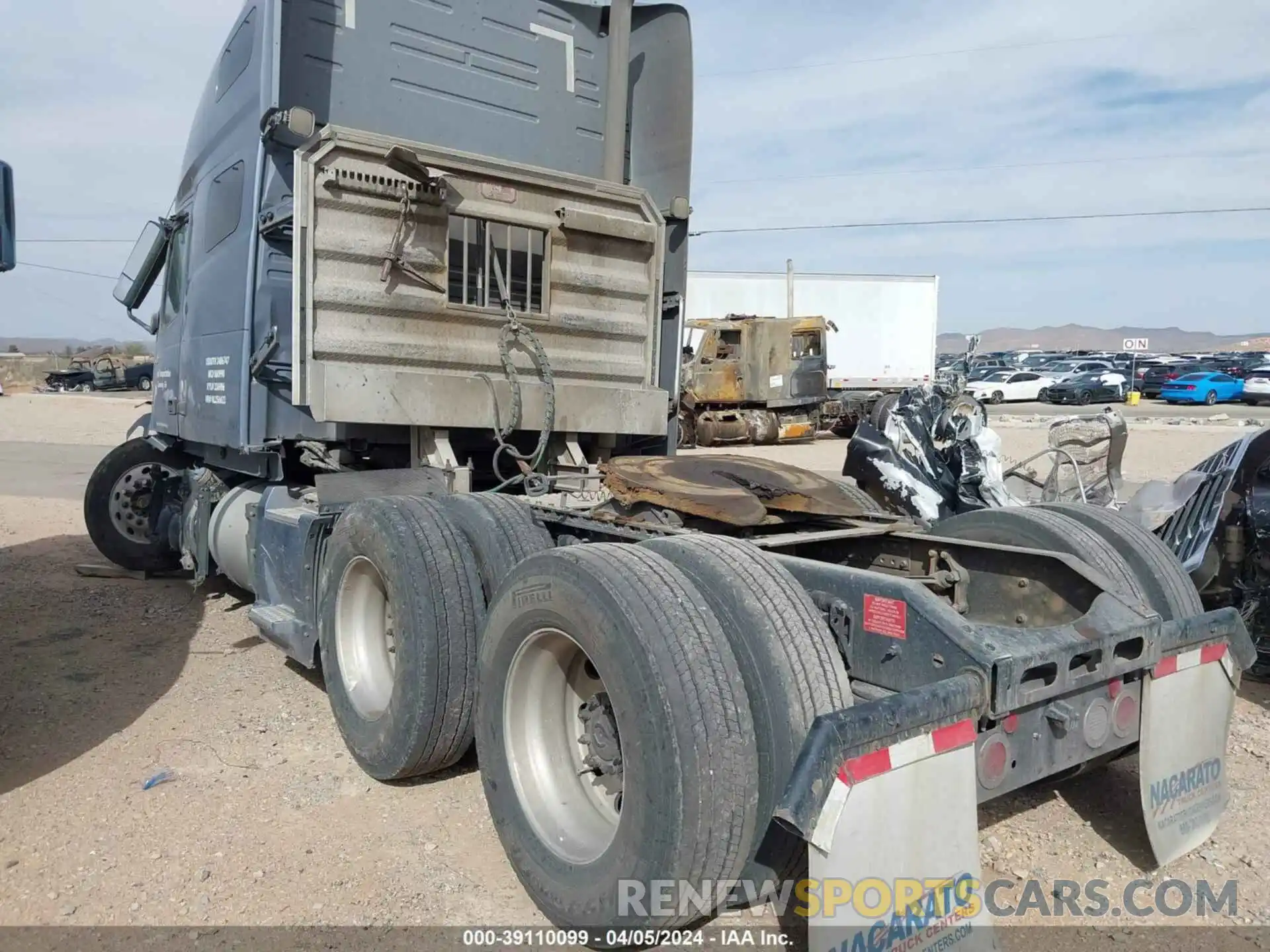 3 Photograph of a damaged car 4V4NC9EH4LN256623 VOLVO VNL 2020