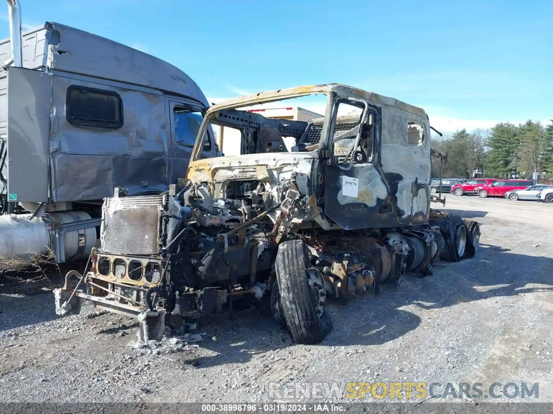 2 Photograph of a damaged car 4V4NC9EH5LN240236 VOLVO VNL 2020