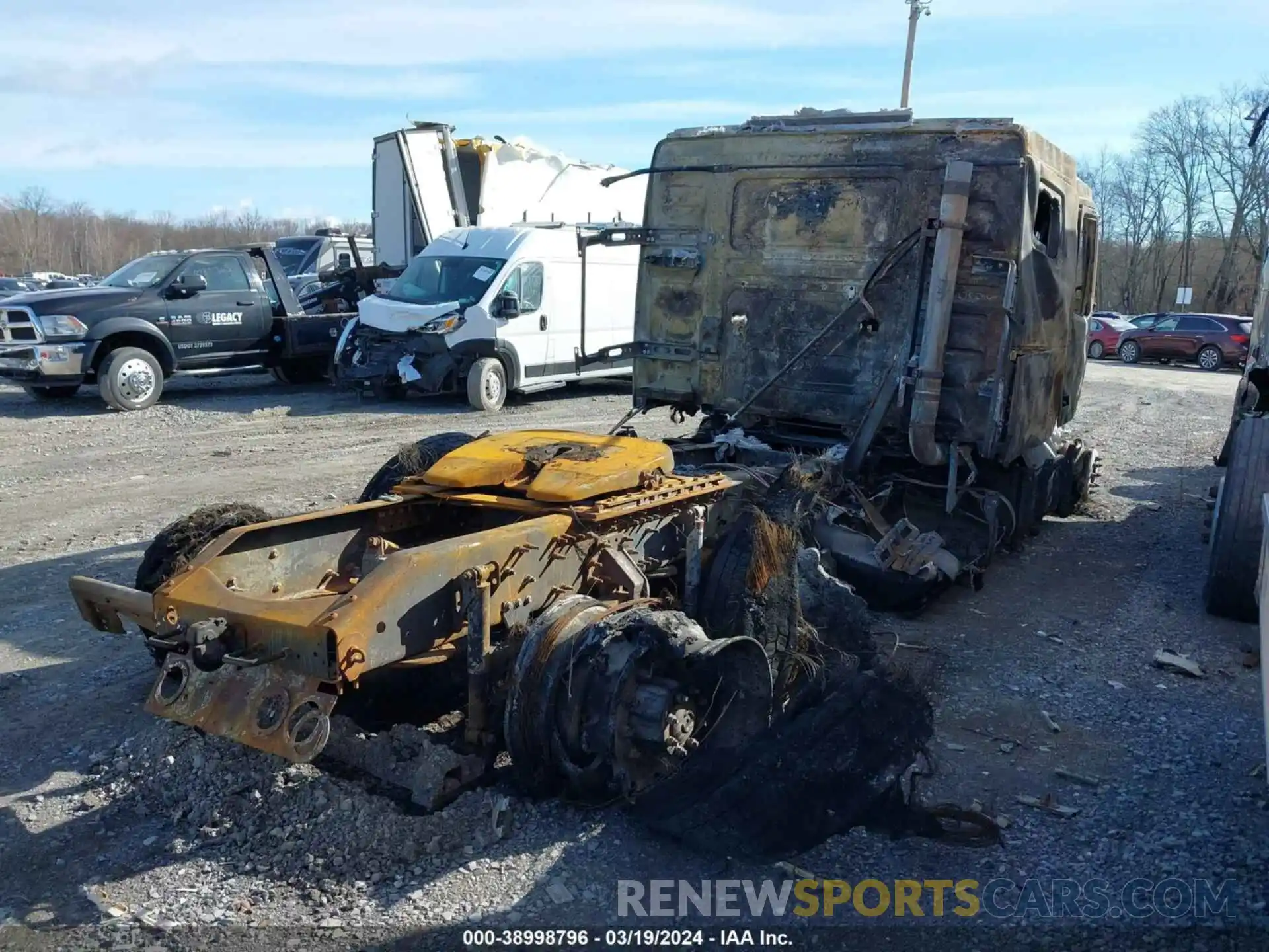 4 Photograph of a damaged car 4V4NC9EH5LN240236 VOLVO VNL 2020