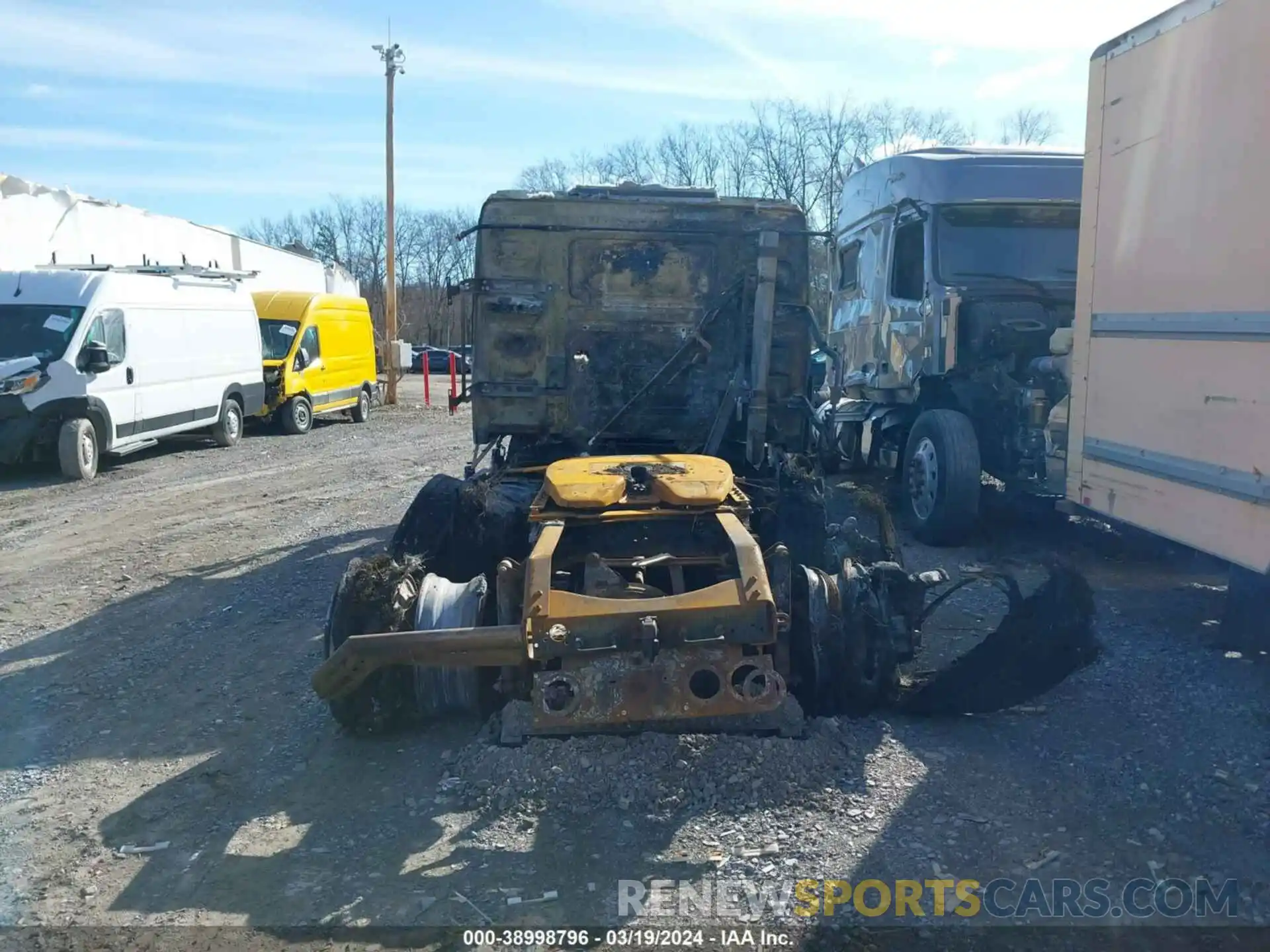 8 Photograph of a damaged car 4V4NC9EH5LN240236 VOLVO VNL 2020