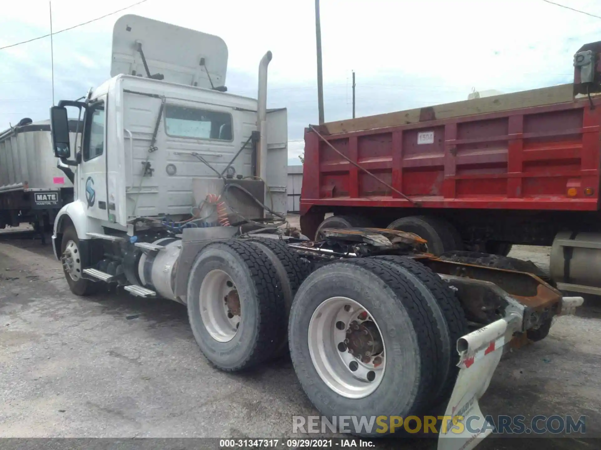 3 Photograph of a damaged car 4V4WC9EH2KN214793 VOLVO VNR 2019