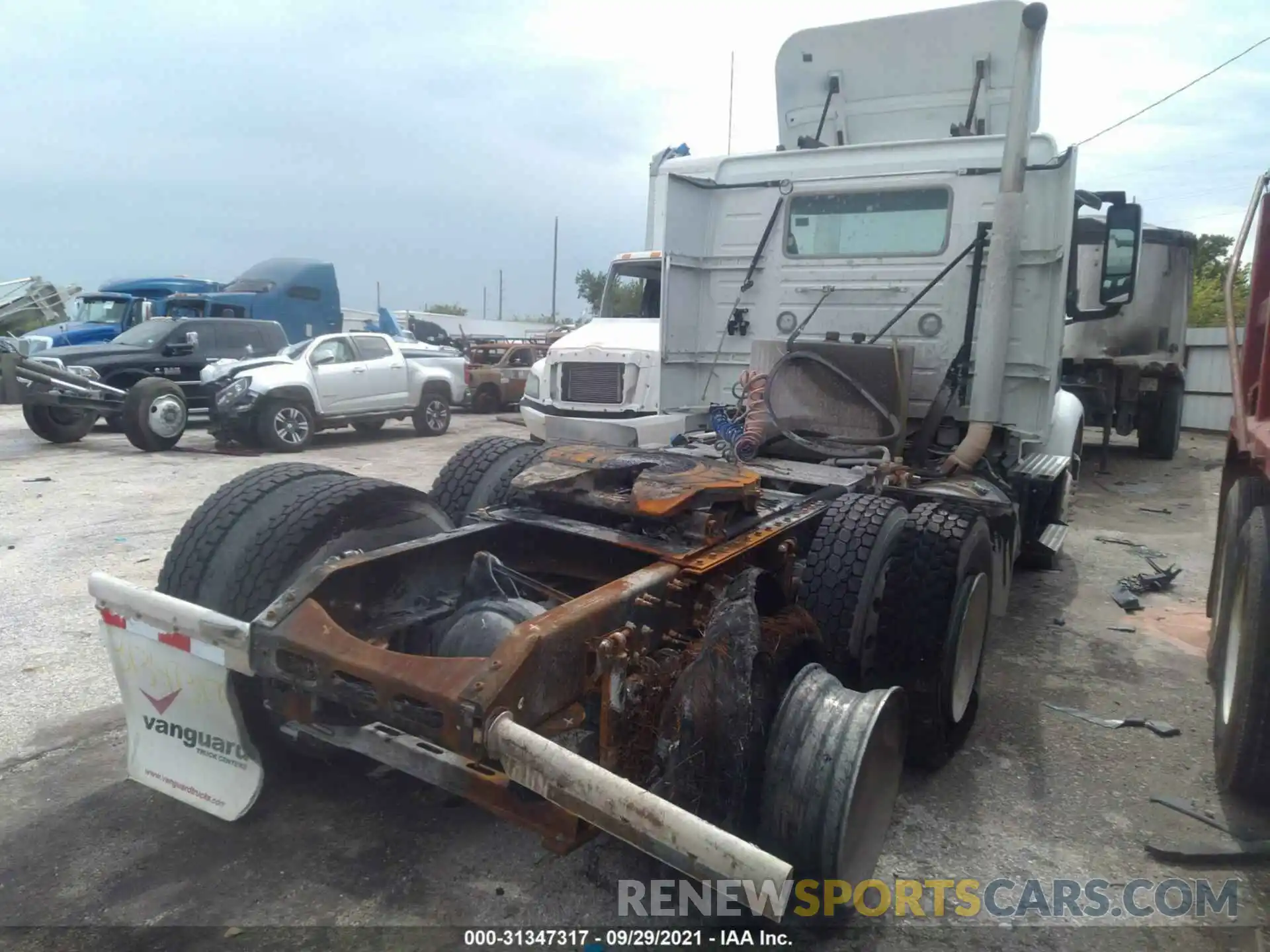 4 Photograph of a damaged car 4V4WC9EH2KN214793 VOLVO VNR 2019