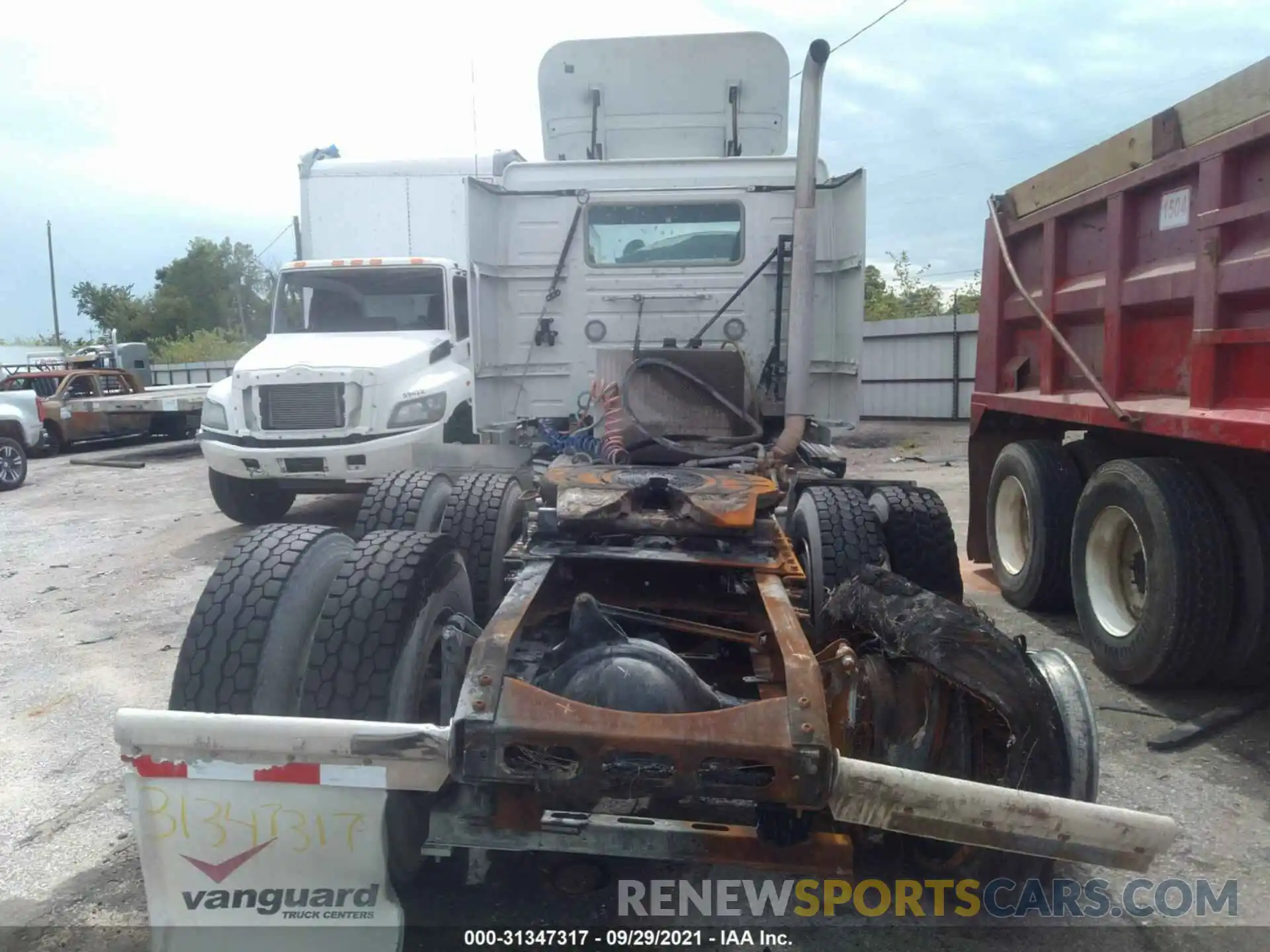 8 Photograph of a damaged car 4V4WC9EH2KN214793 VOLVO VNR 2019