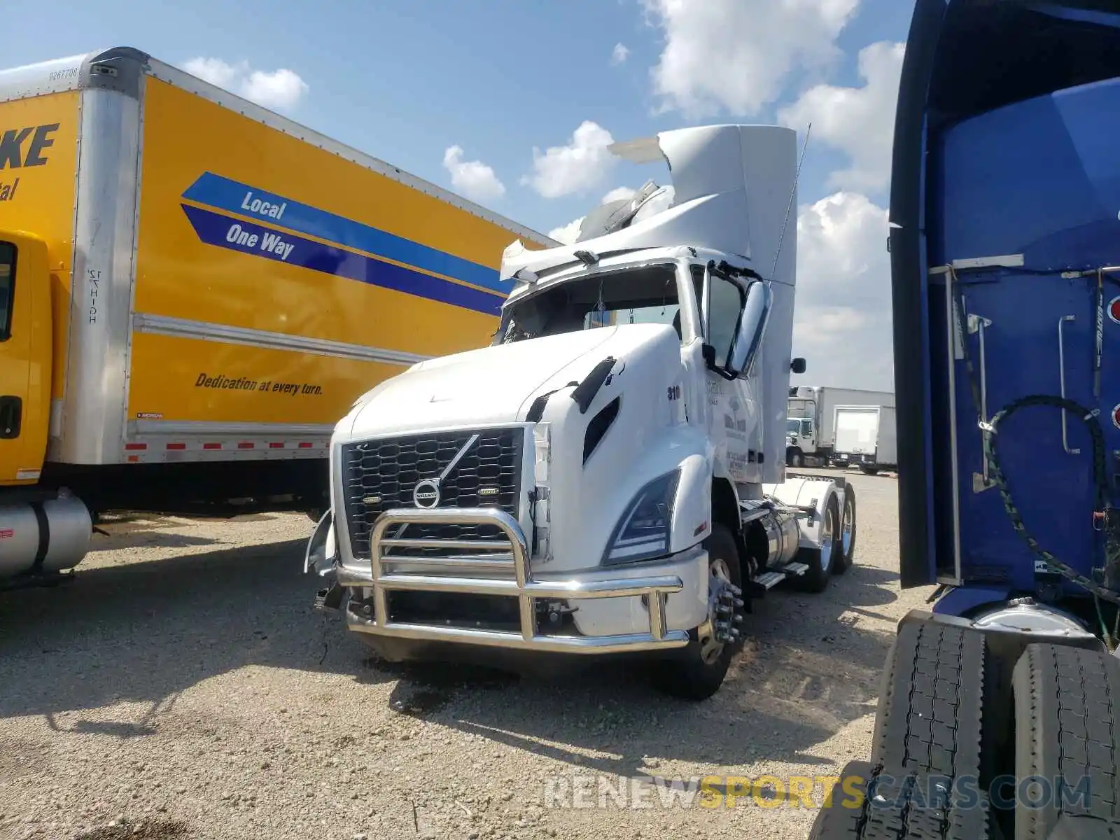 2 Photograph of a damaged car 4V4WC9EH3KN225124 VOLVO VNR 2019