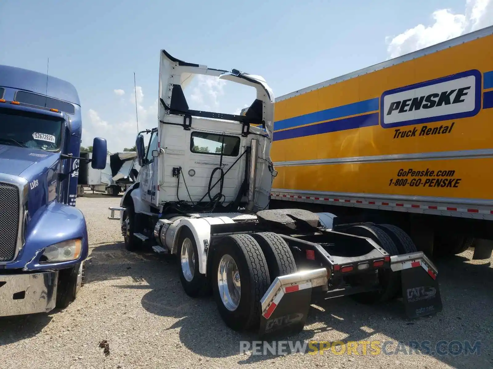 3 Photograph of a damaged car 4V4WC9EH3KN225124 VOLVO VNR 2019