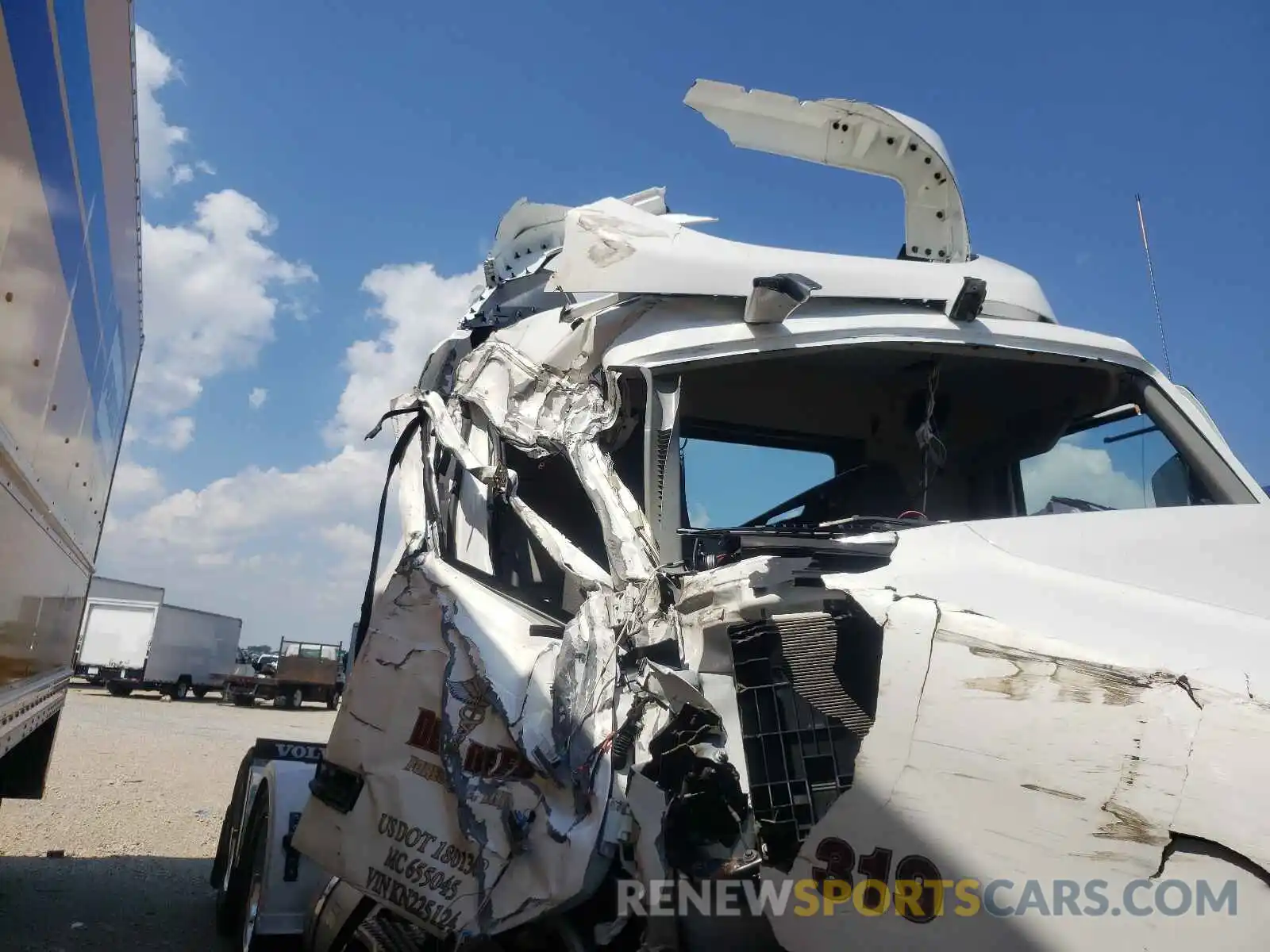 9 Photograph of a damaged car 4V4WC9EH3KN225124 VOLVO VNR 2019