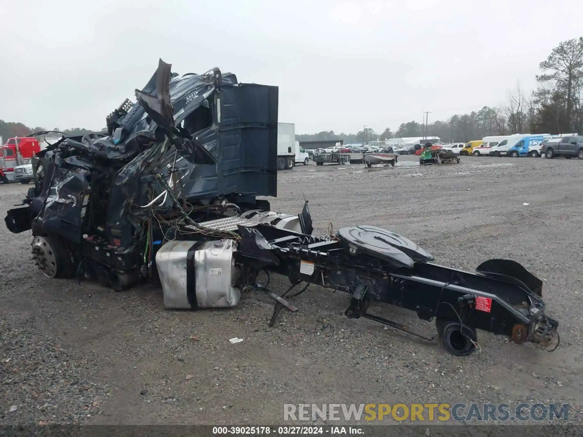 13 Photograph of a damaged car 4V4WC9EGXLN257304 VOLVO VNR 2020
